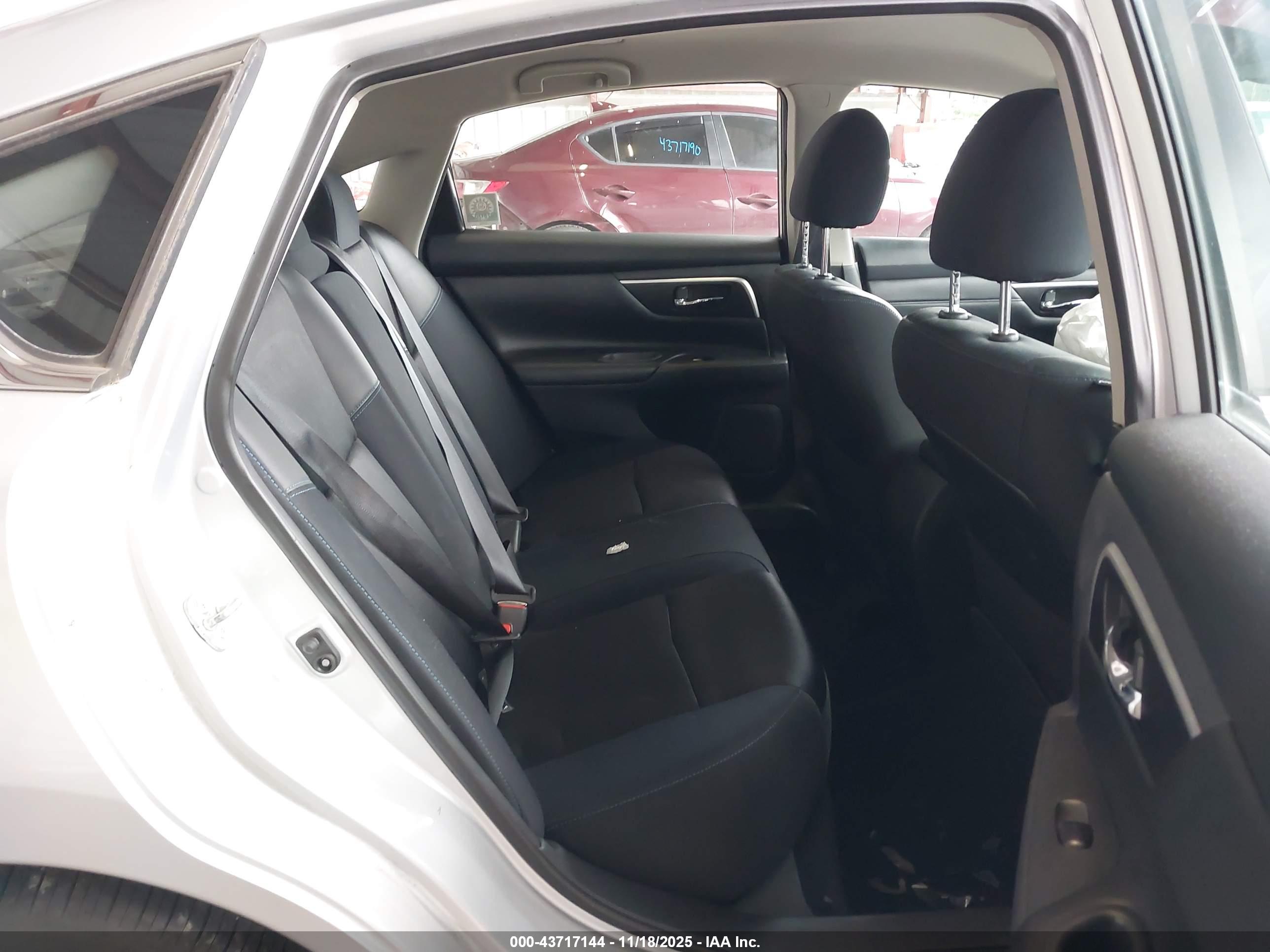 NISSAN ALTIMA image 8