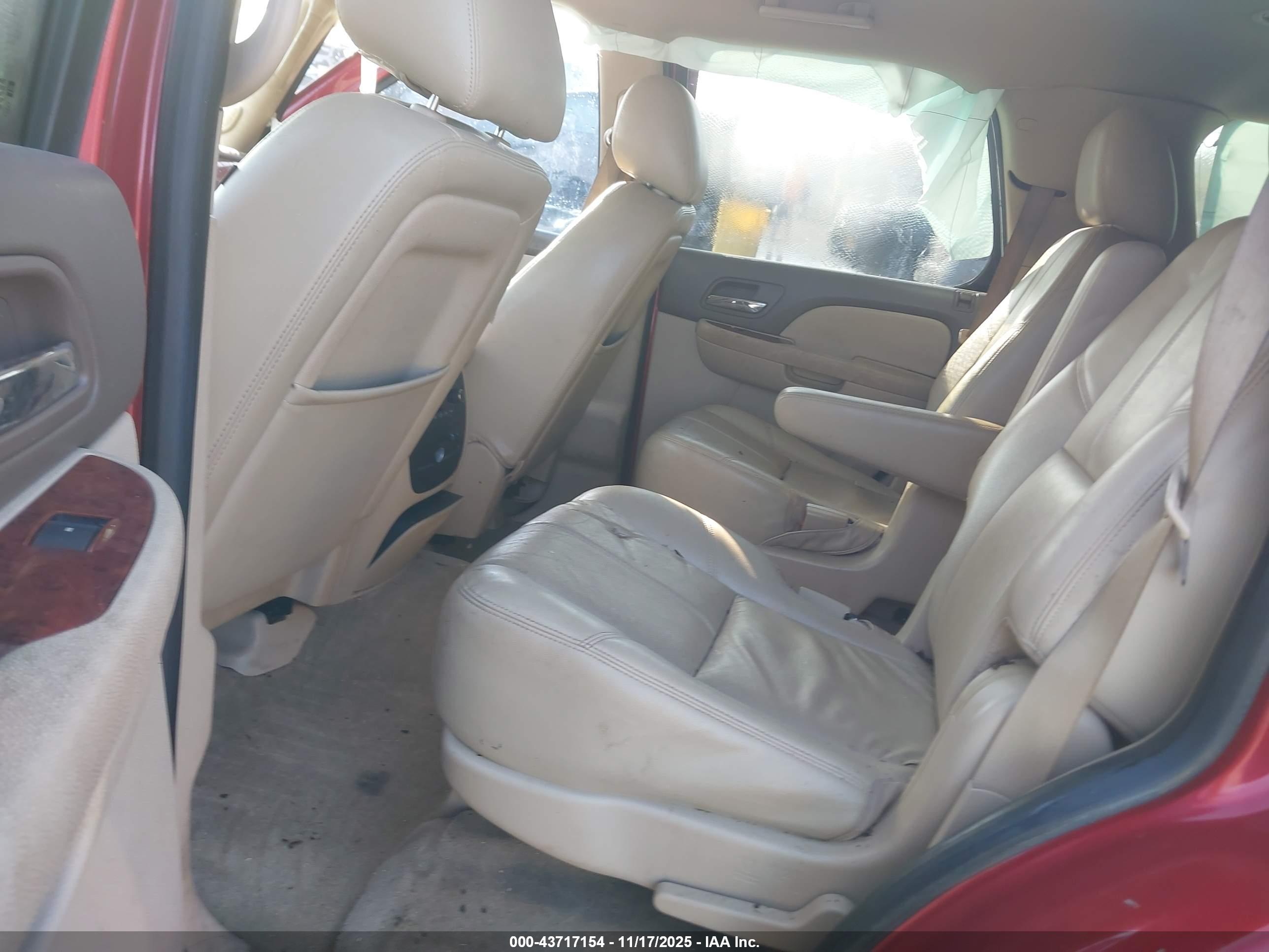 CHEVROLET TAHOE image 8