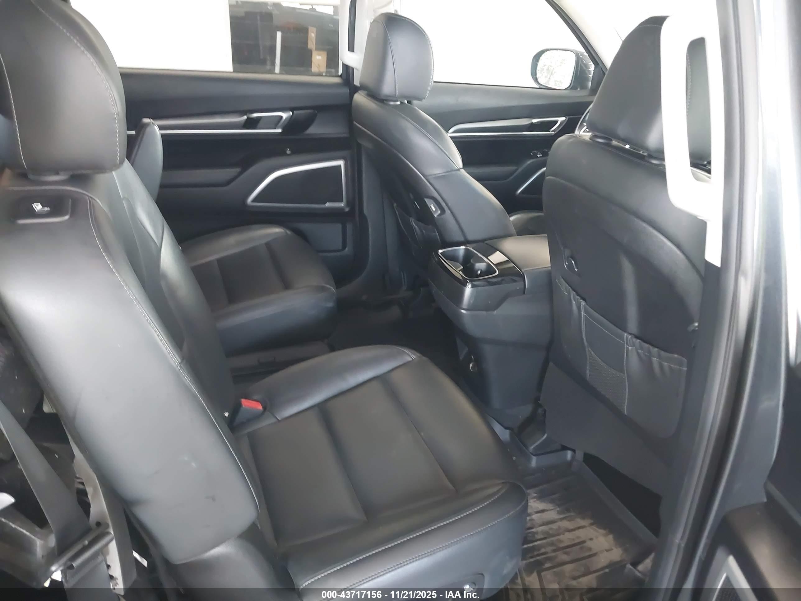 KIA TELLURIDE image 8