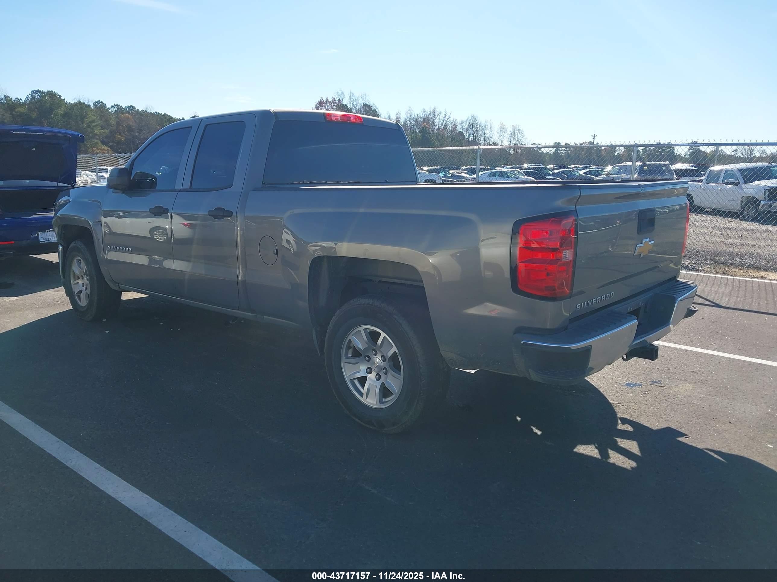CHEVROLET SILVERADO image 3