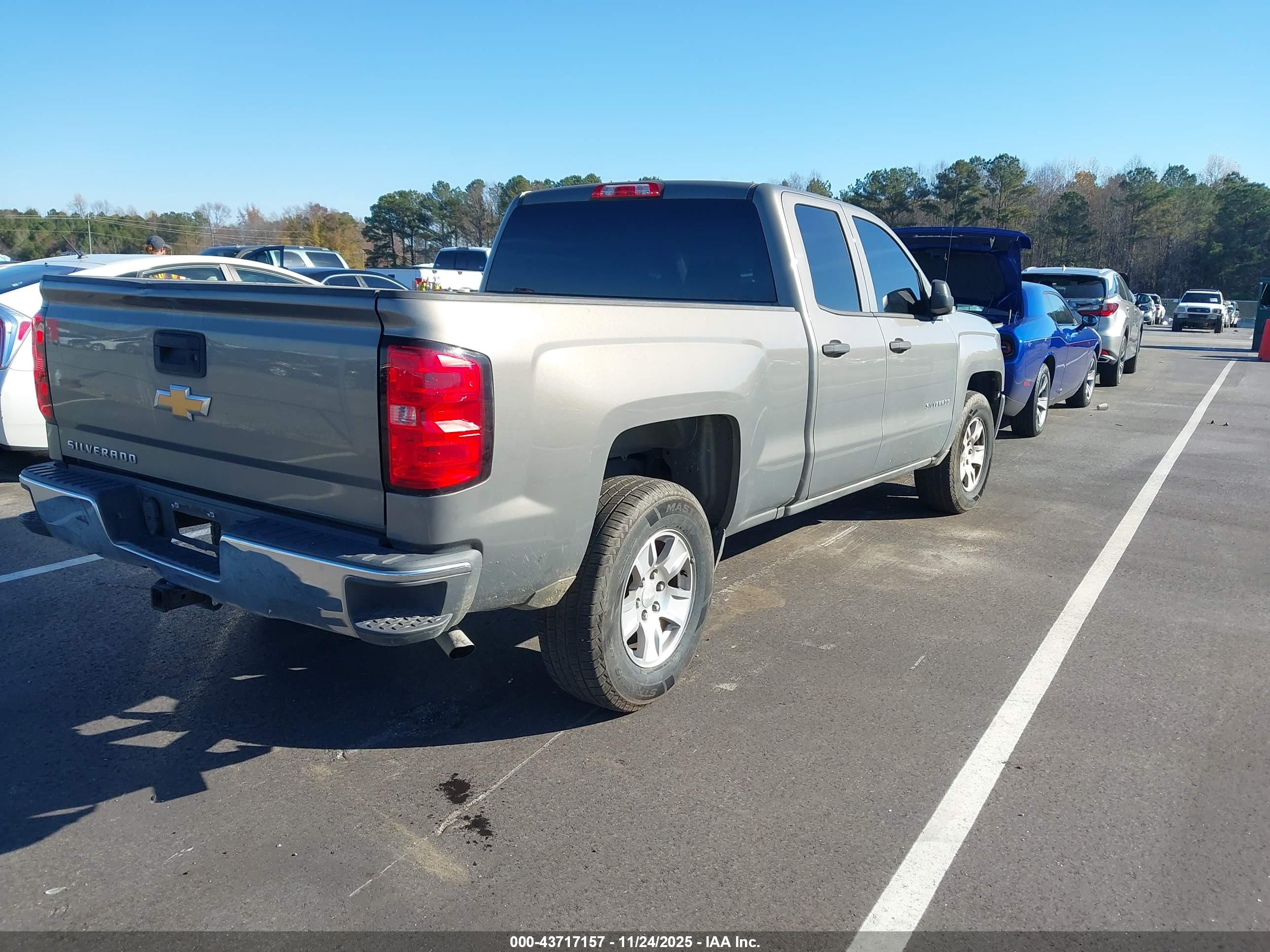 CHEVROLET SILVERADO image 4