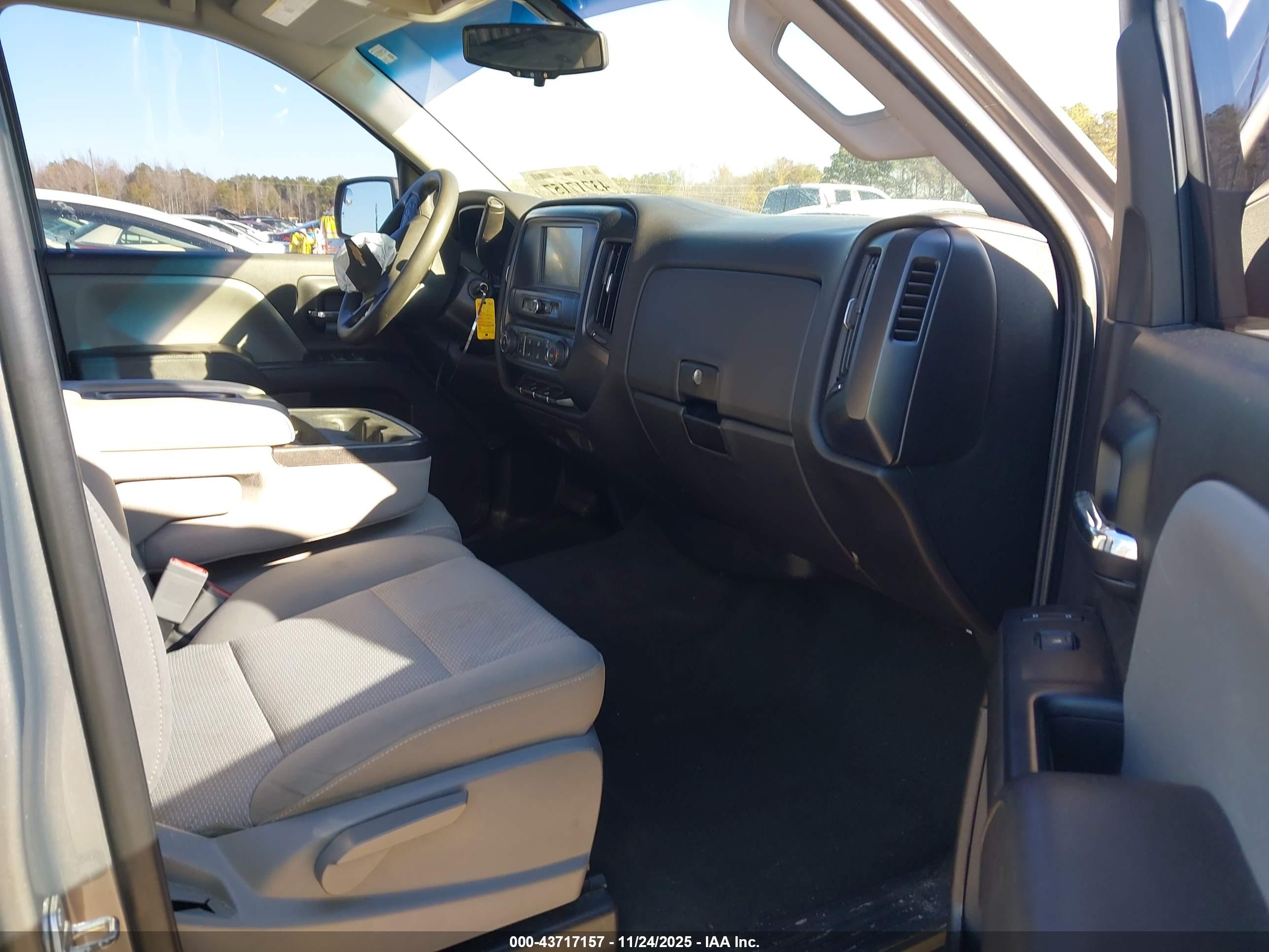 CHEVROLET SILVERADO image 5