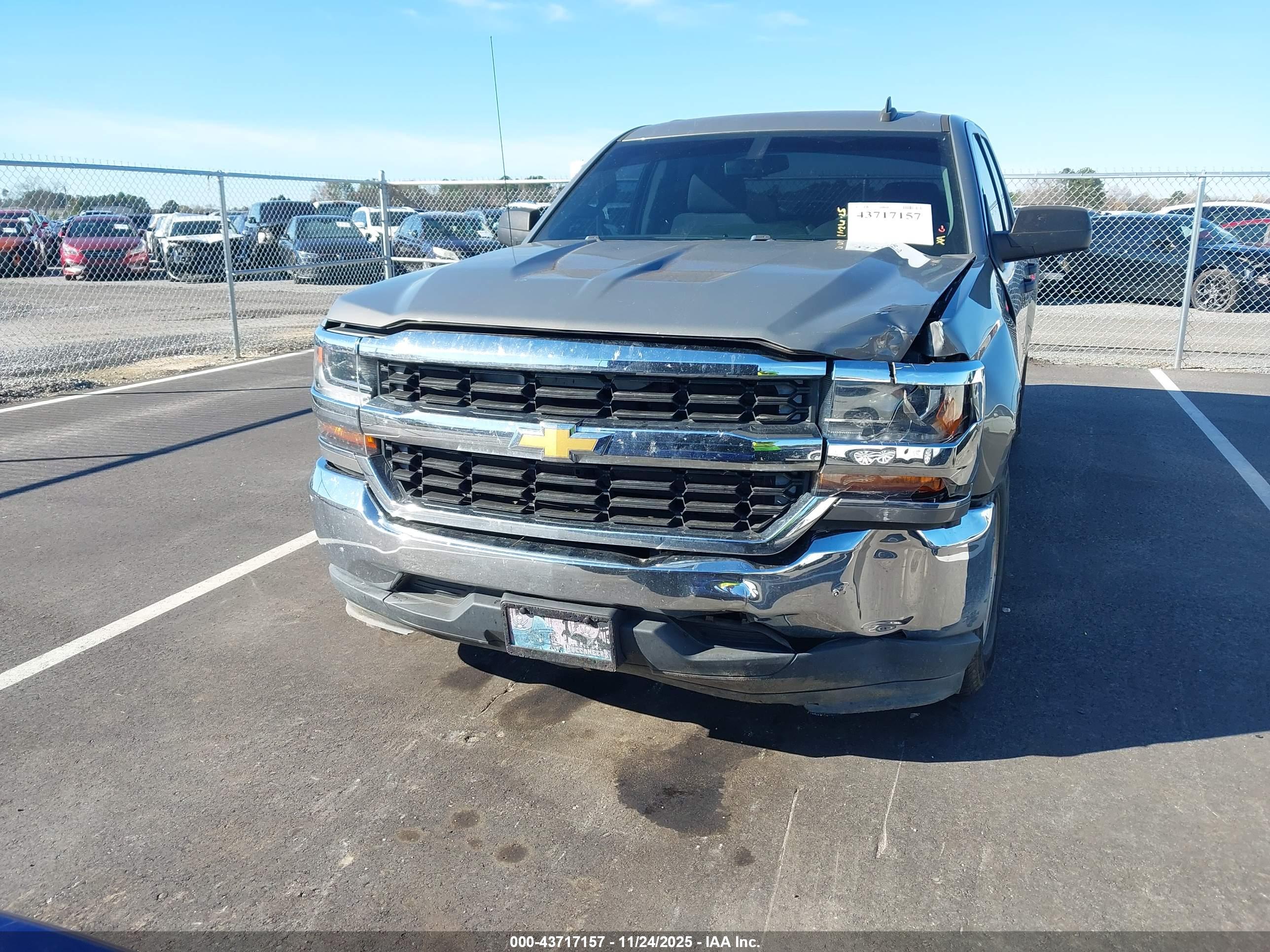 CHEVROLET SILVERADO image 6