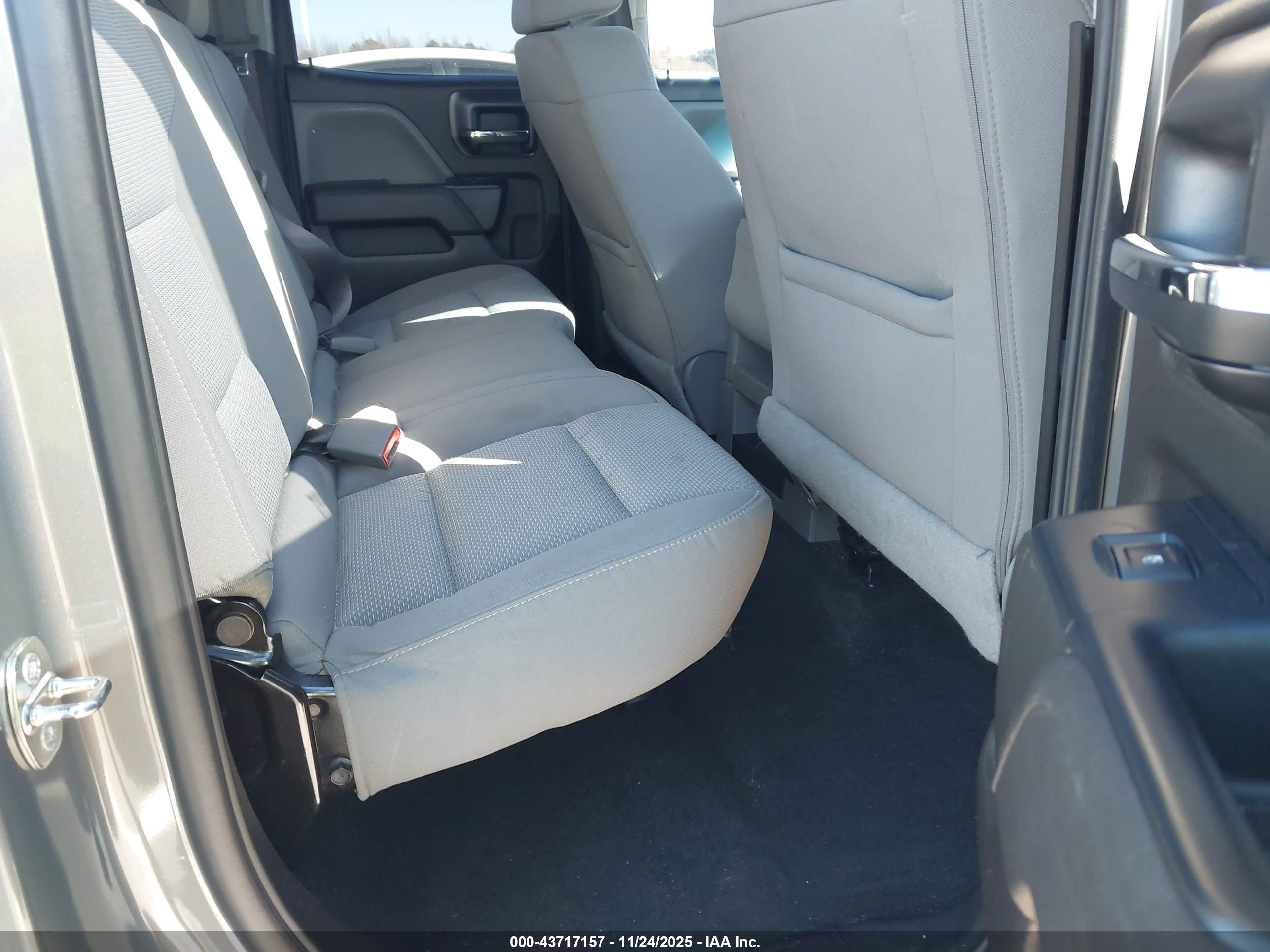 CHEVROLET SILVERADO image 8
