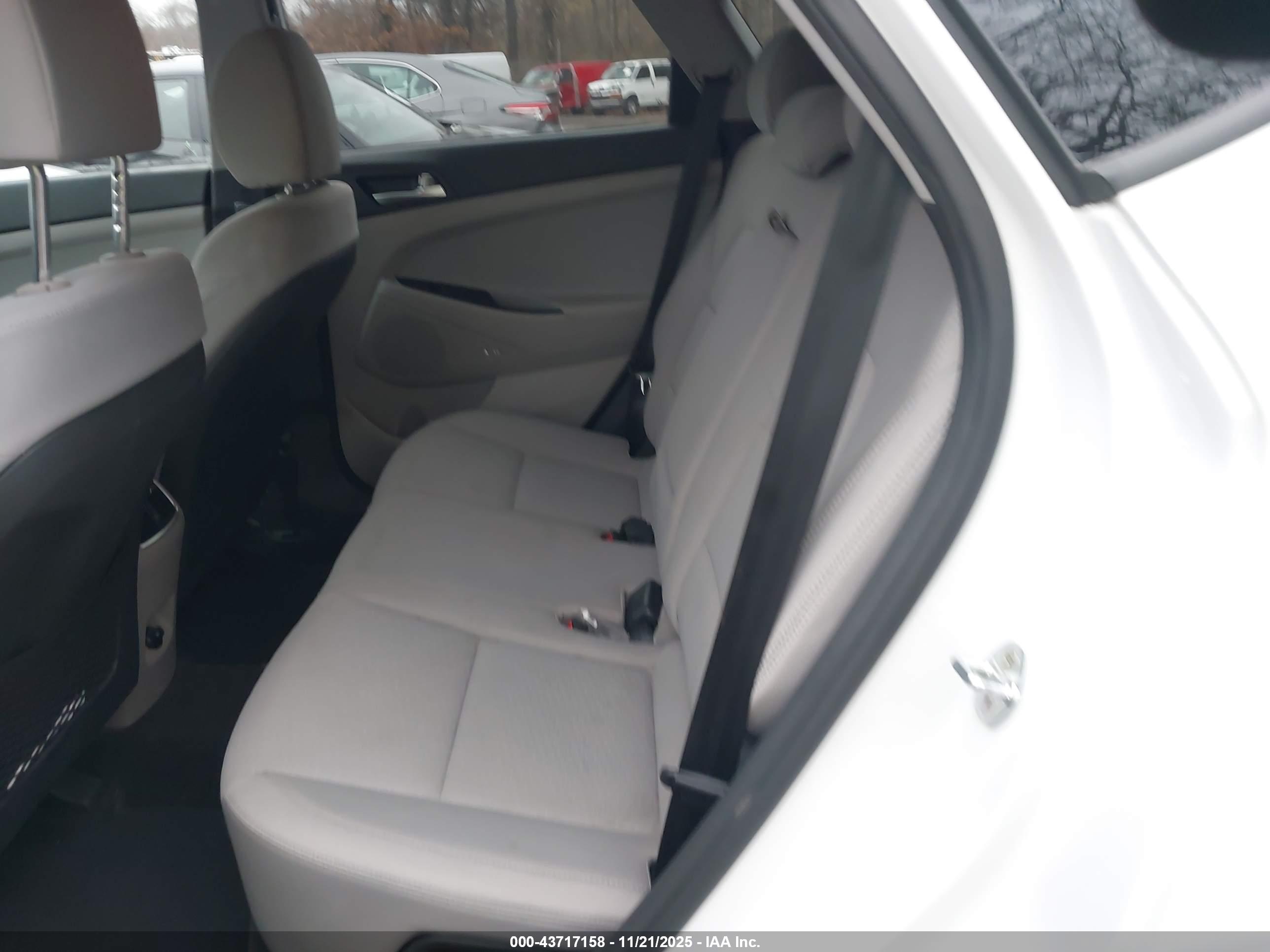 HYUNDAI TUCSON image 8