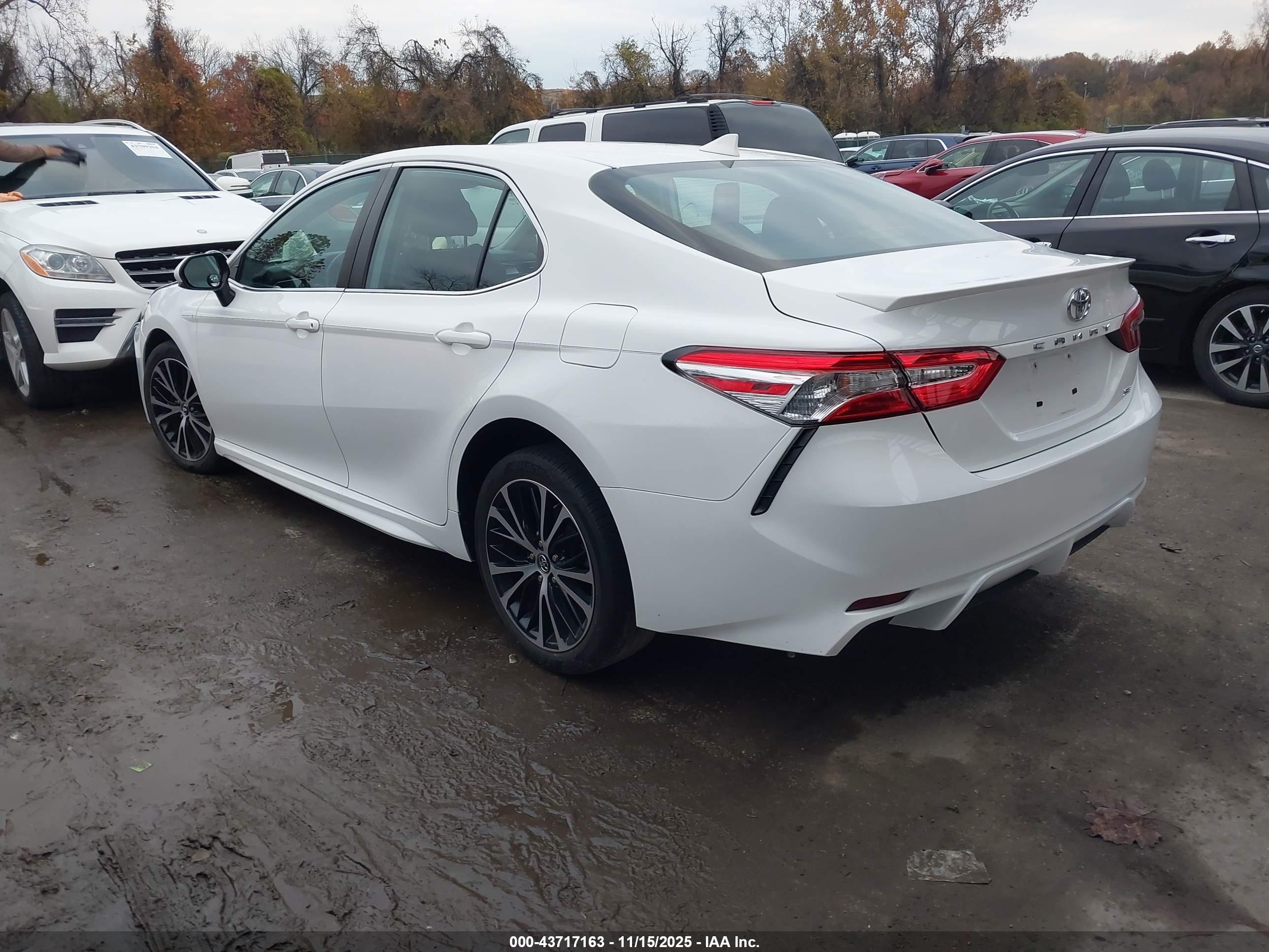 TOYOTA CAMRY image 3