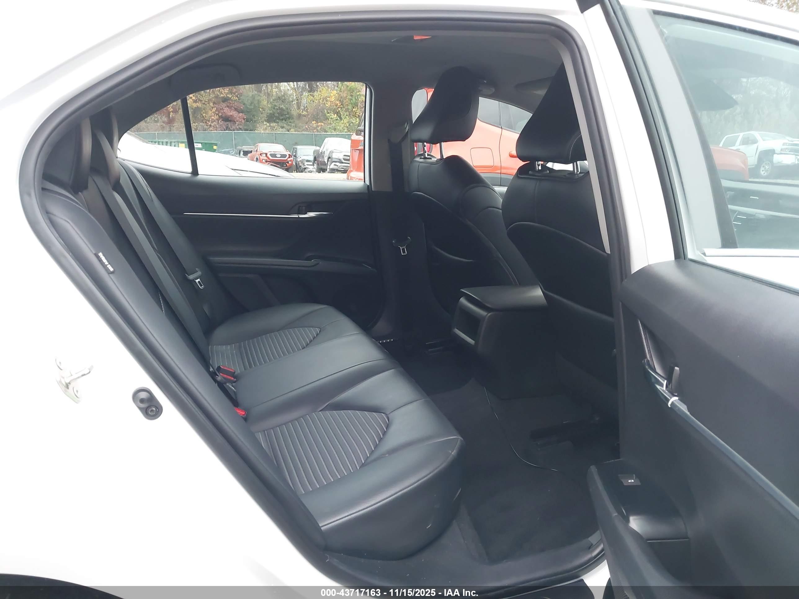 TOYOTA CAMRY image 8