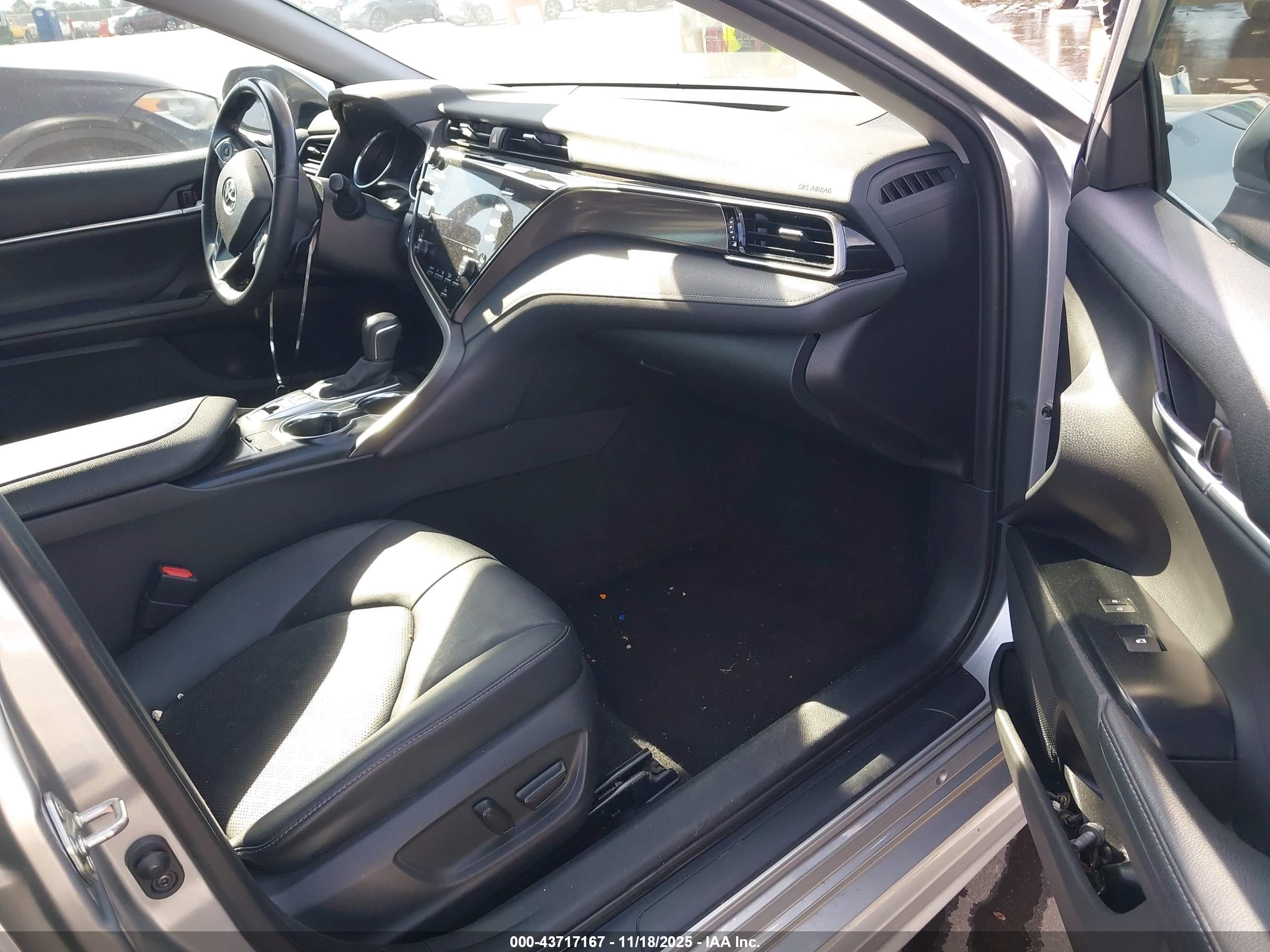 TOYOTA CAMRY image 5