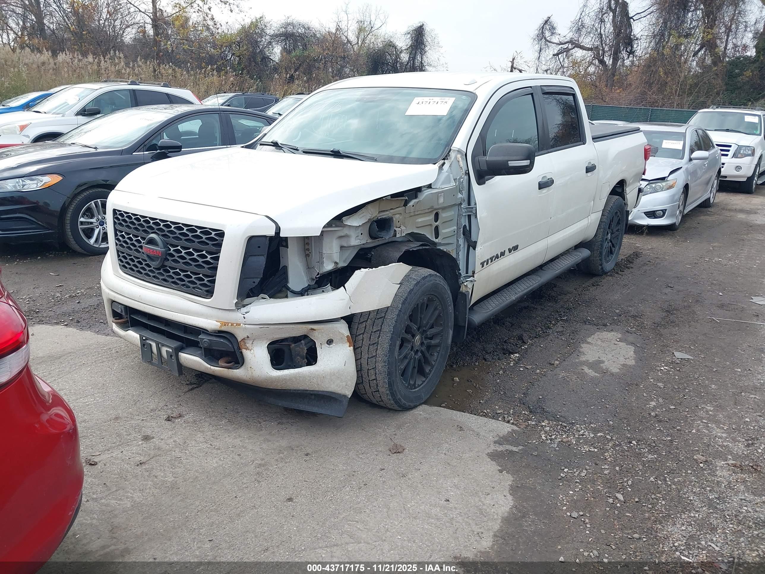 NISSAN TITAN image 2