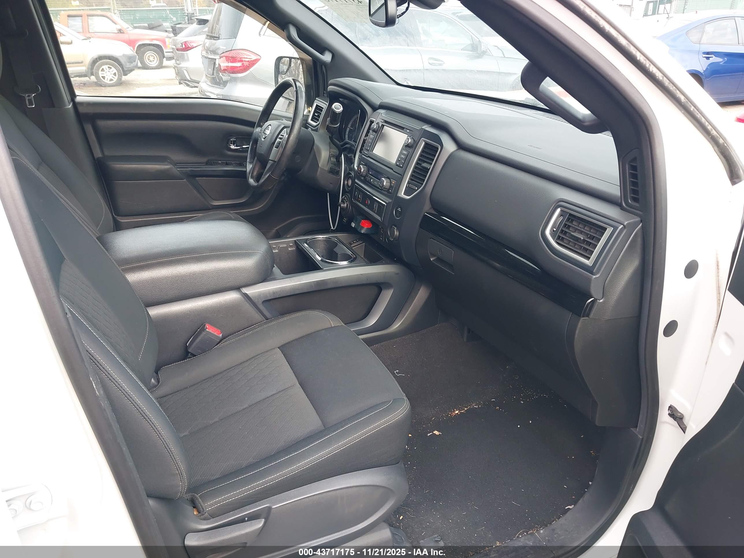 NISSAN TITAN image 5