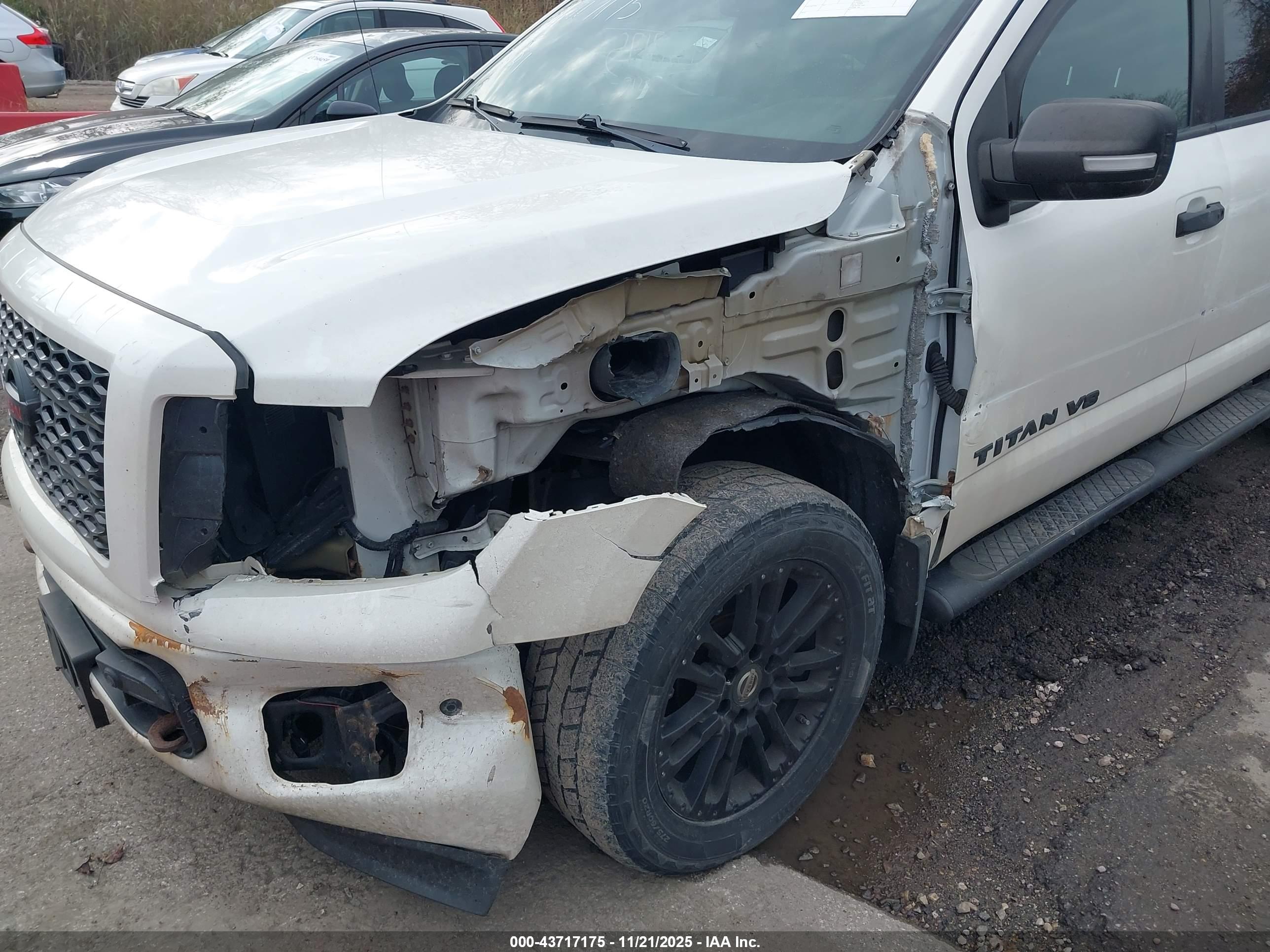 NISSAN TITAN image 6