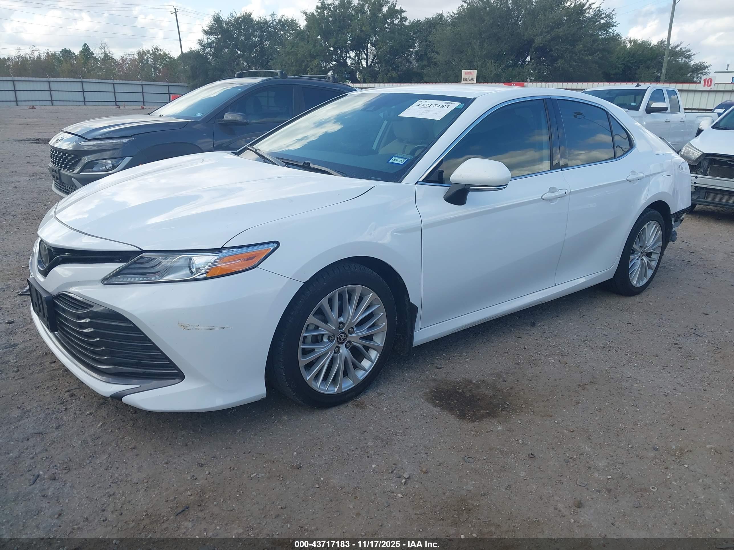 TOYOTA CAMRY image 2