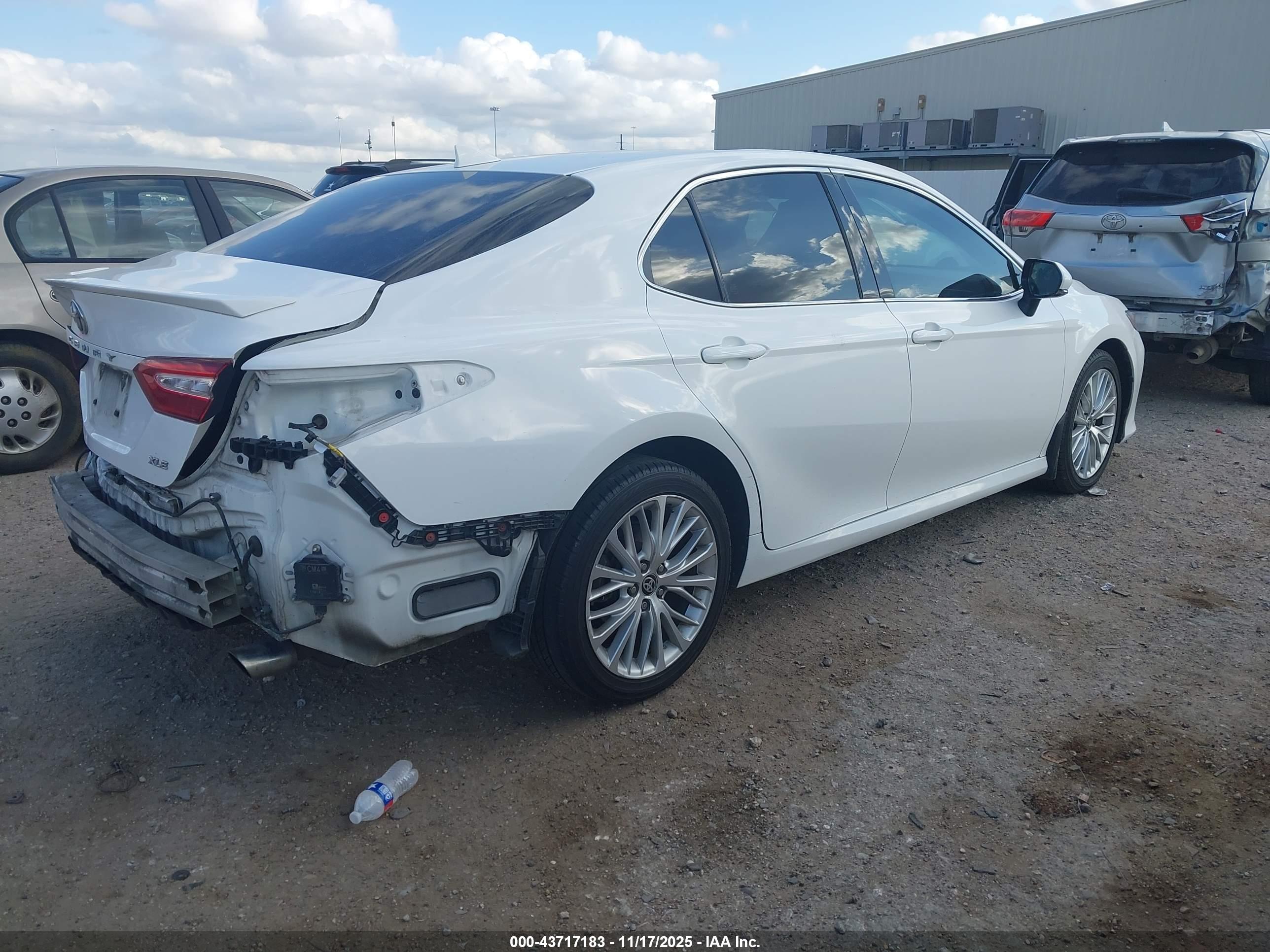 TOYOTA CAMRY image 4