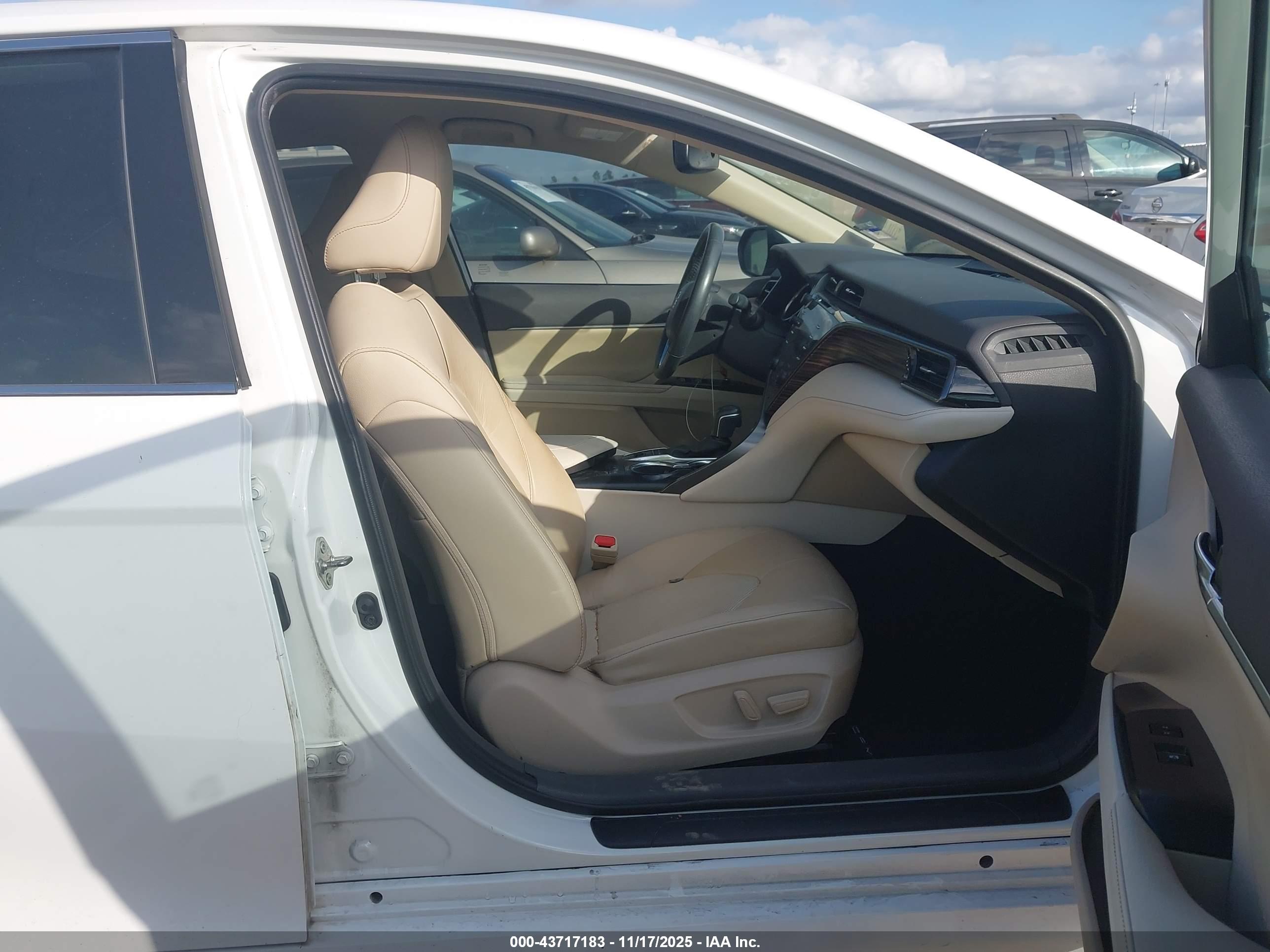 TOYOTA CAMRY image 5