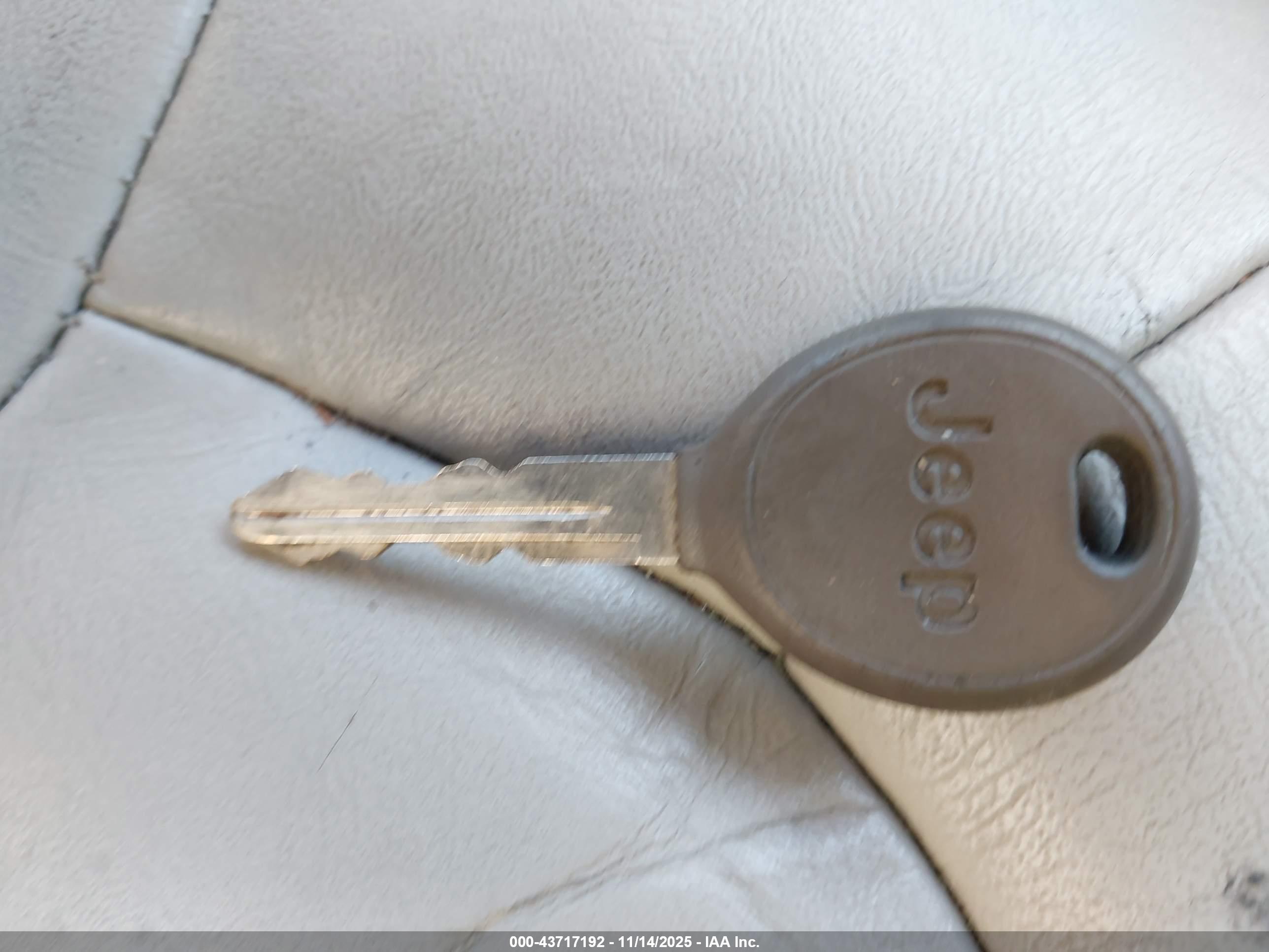JEEP LIBERTY image 11