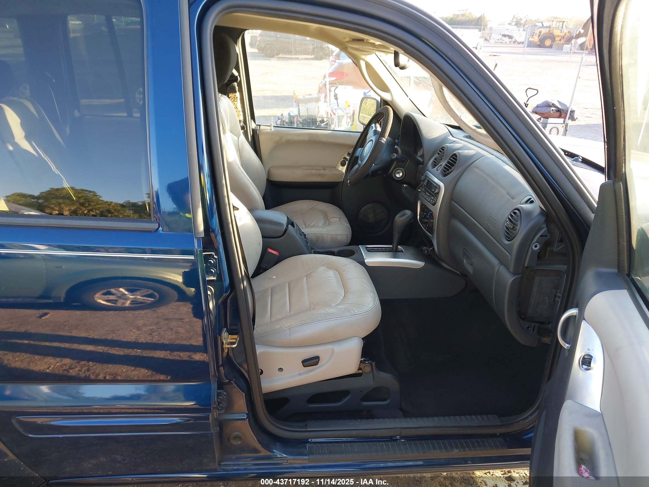 JEEP LIBERTY image 5