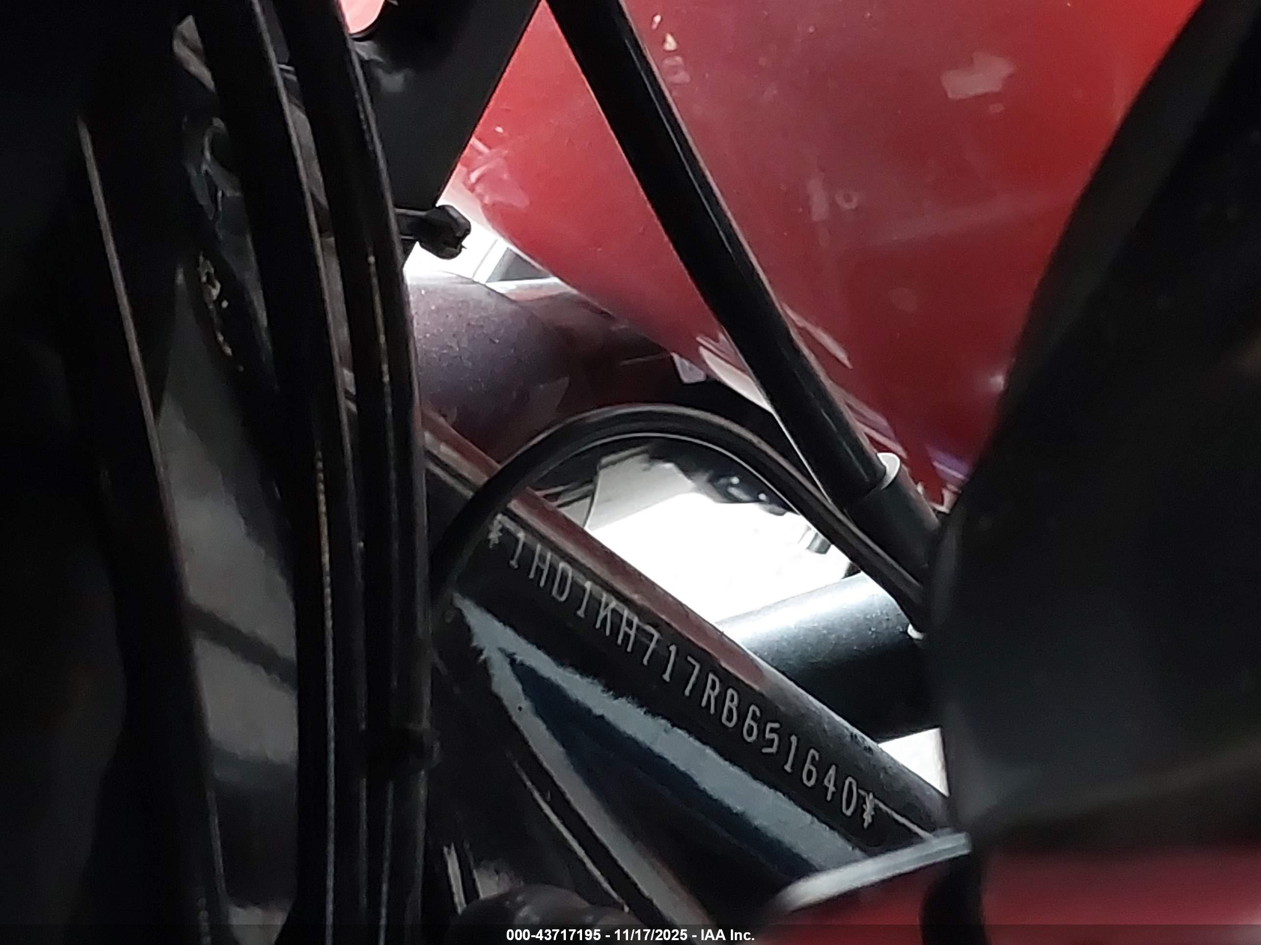 HARLEY-DAVIDSON FLTRX image 10