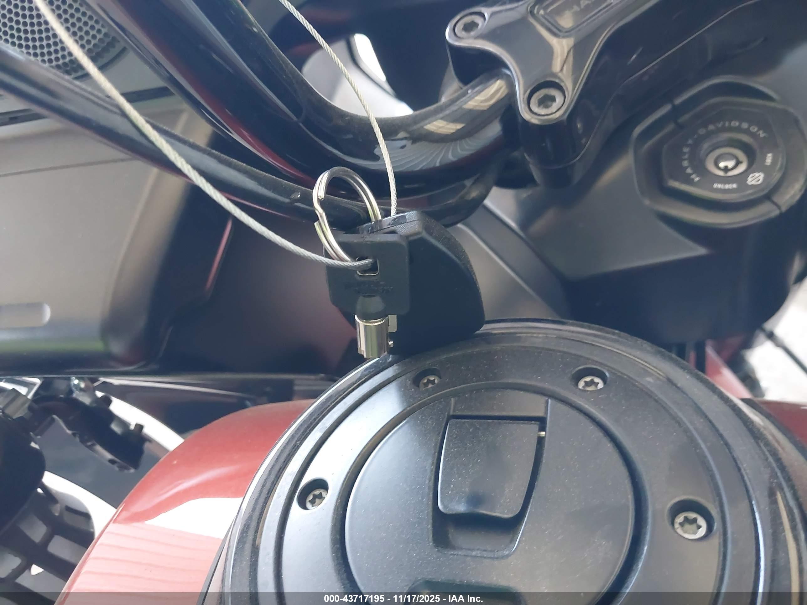 HARLEY-DAVIDSON FLTRX image 11