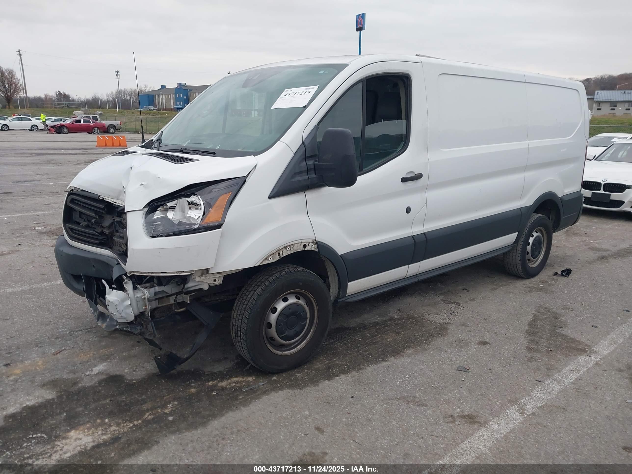 FORD TRANSIT image 2