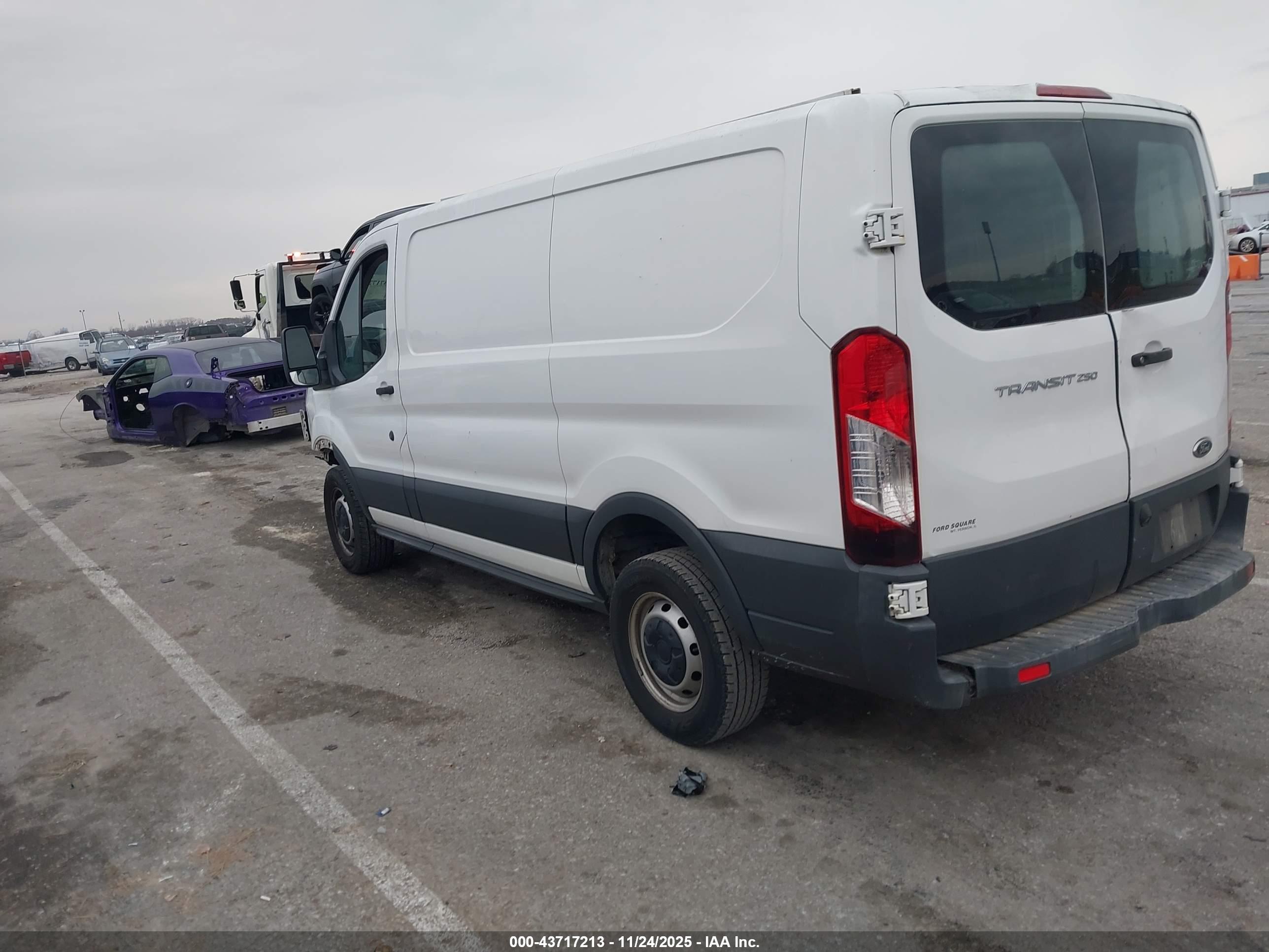 FORD TRANSIT image 3