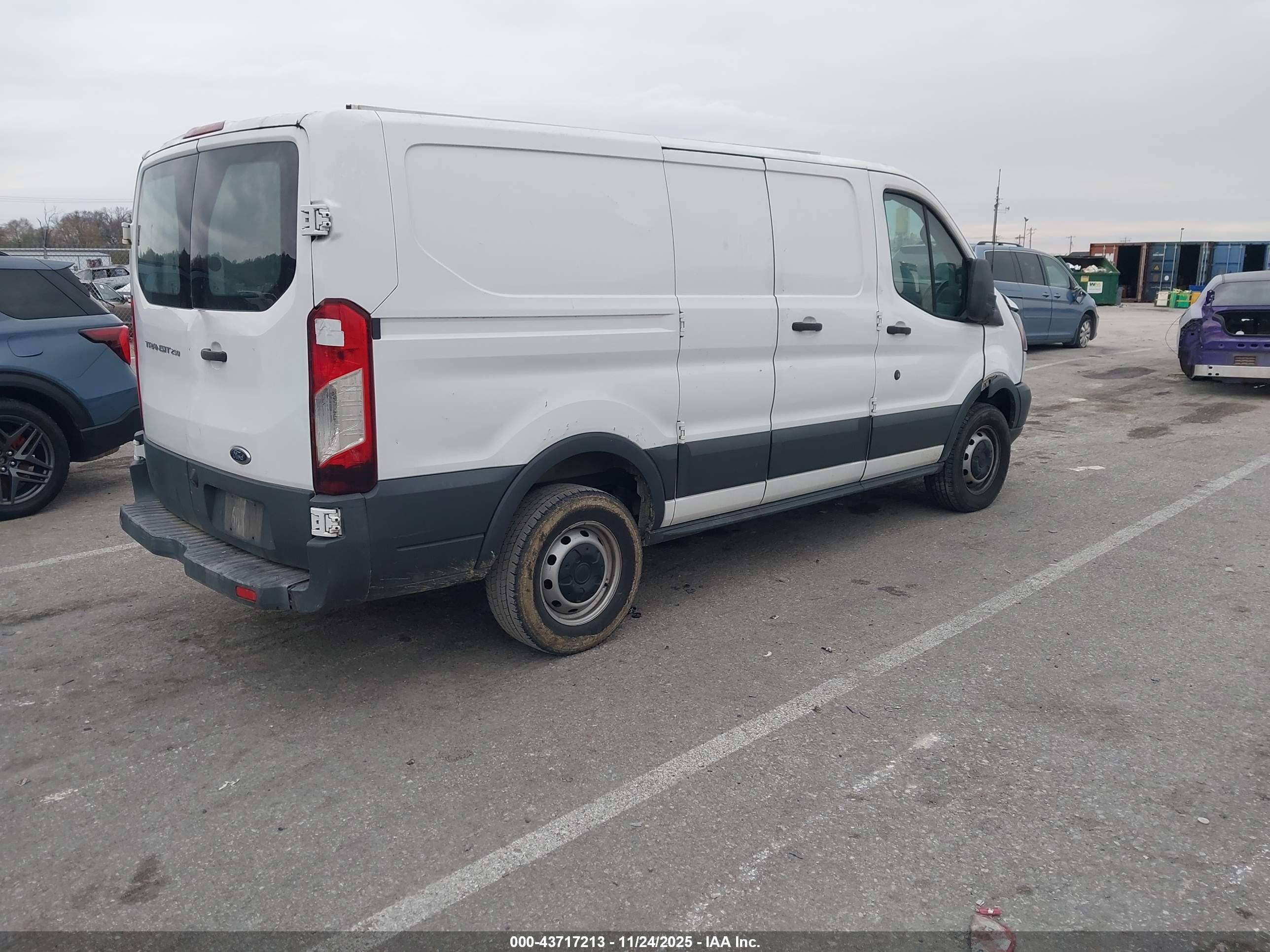 FORD TRANSIT image 4