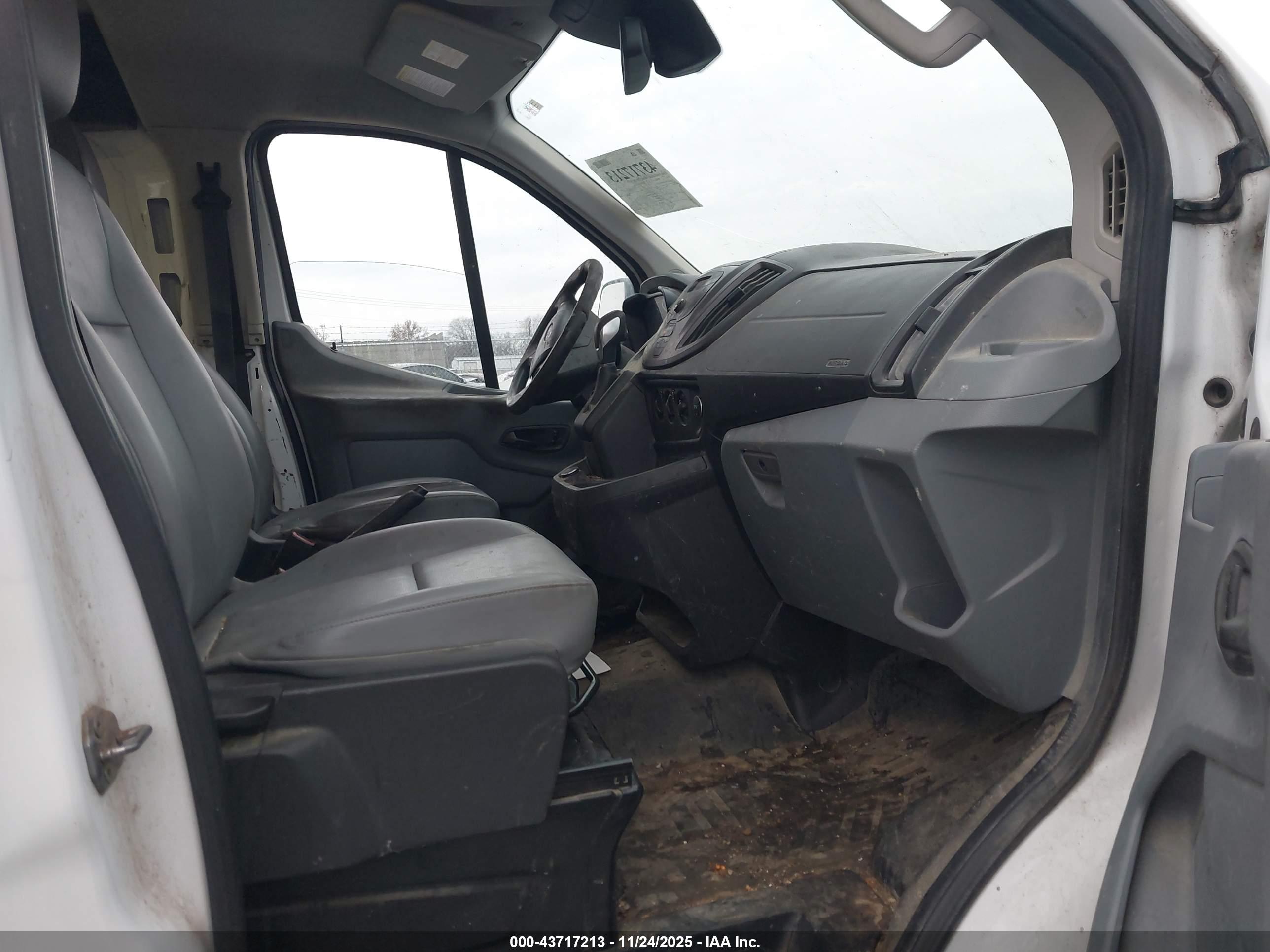 FORD TRANSIT image 5