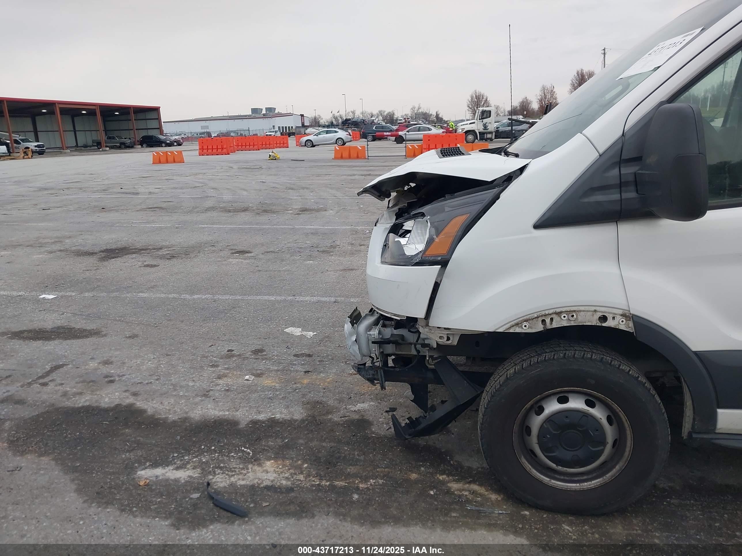 FORD TRANSIT image 6