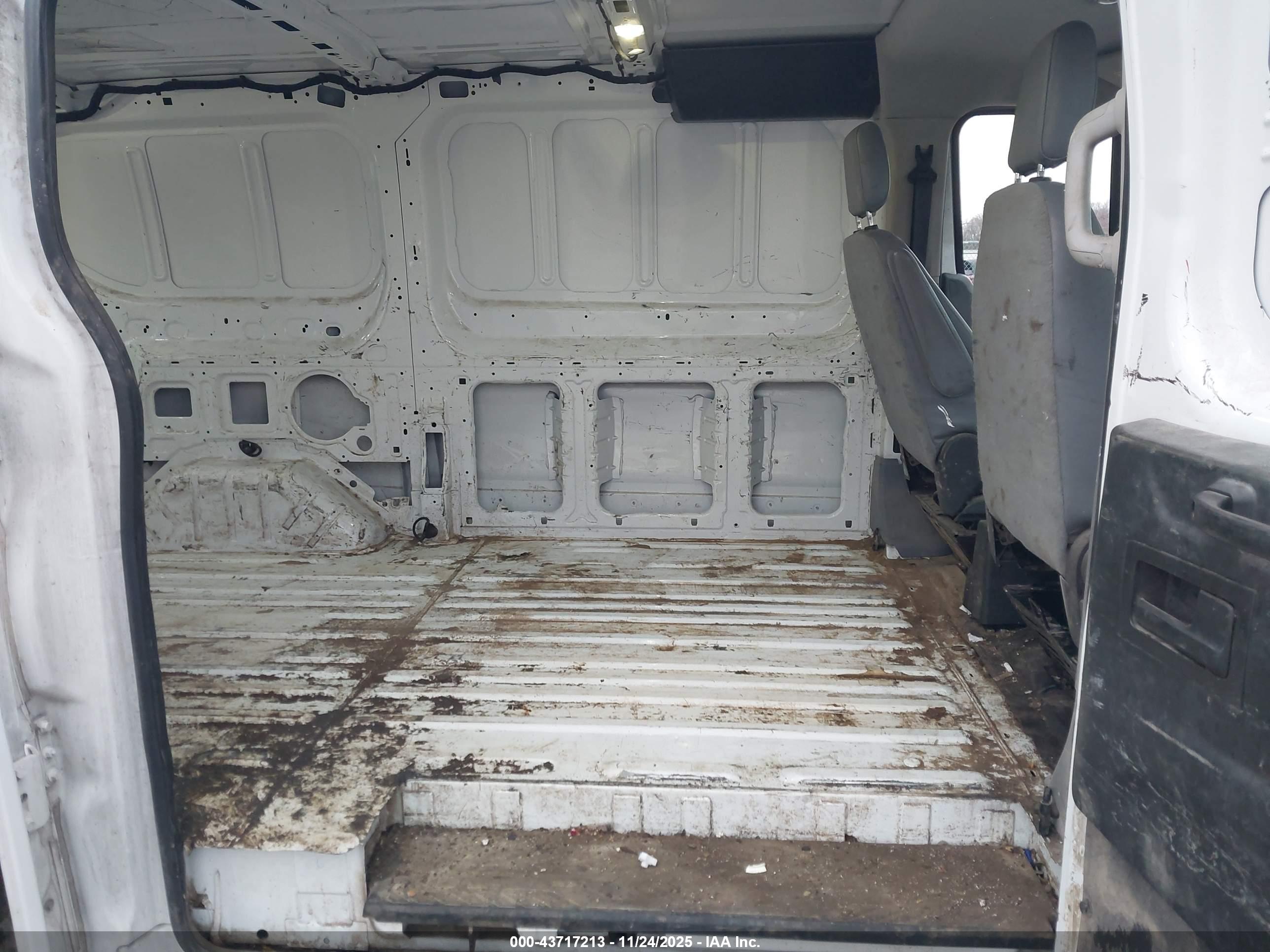 FORD TRANSIT image 8
