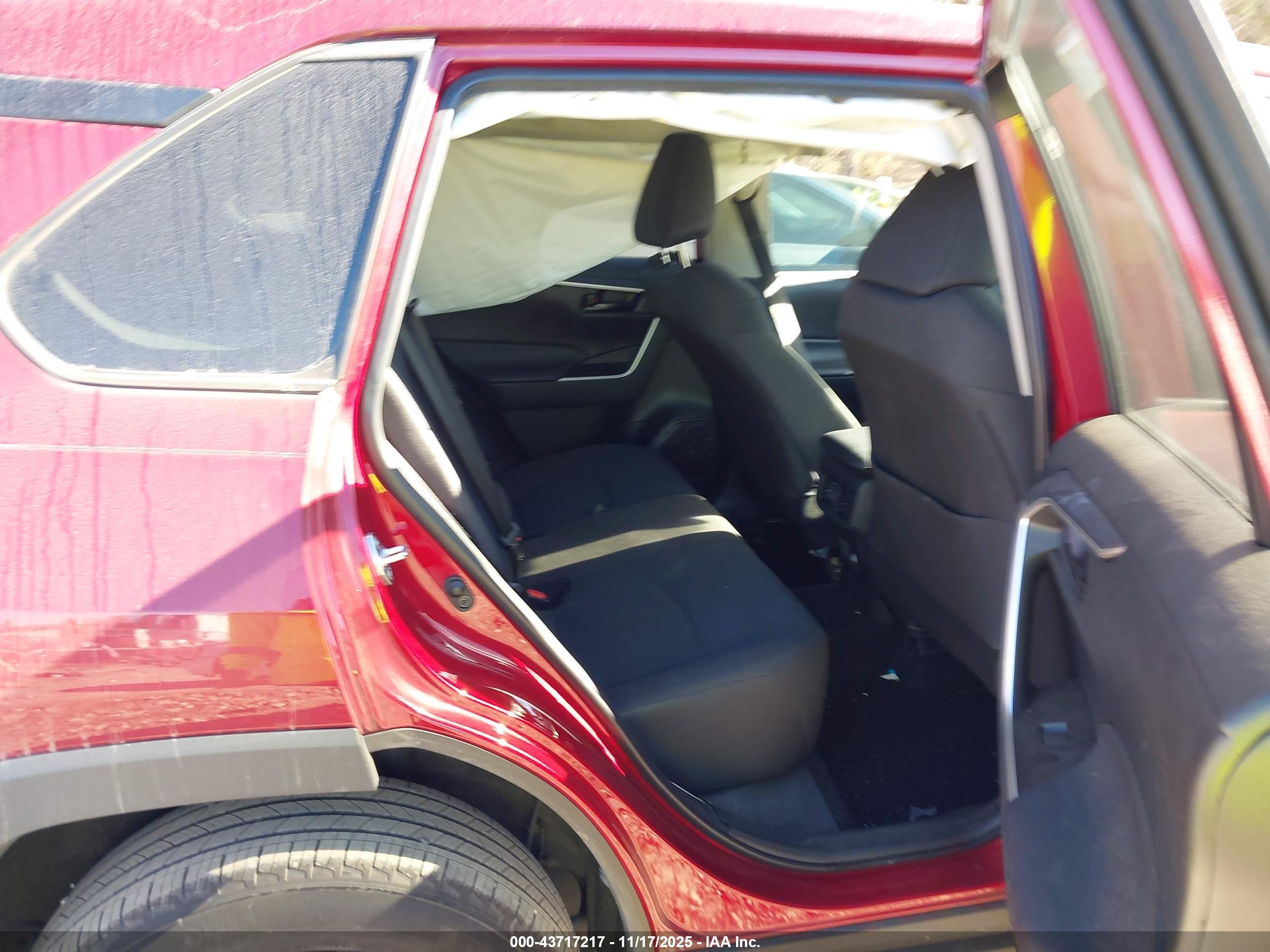 TOYOTA RAV4 image 8