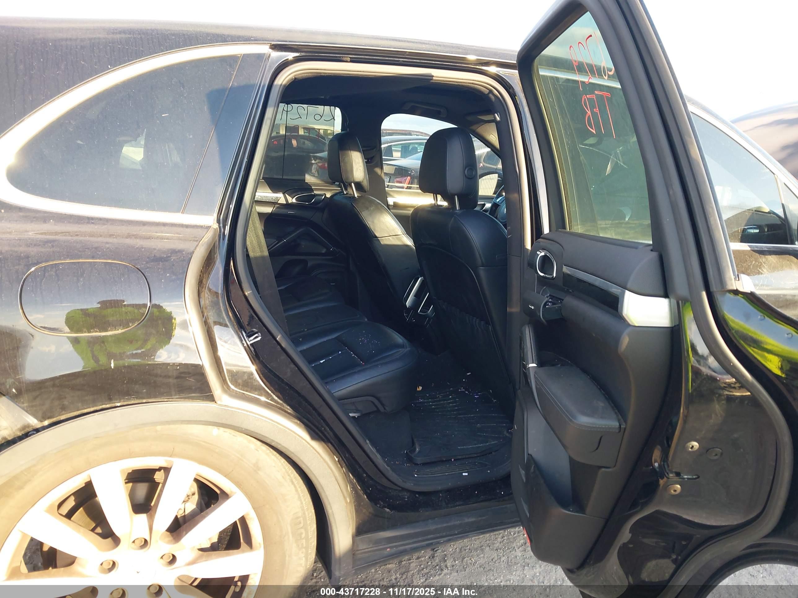 PORSCHE CAYENNE image 8