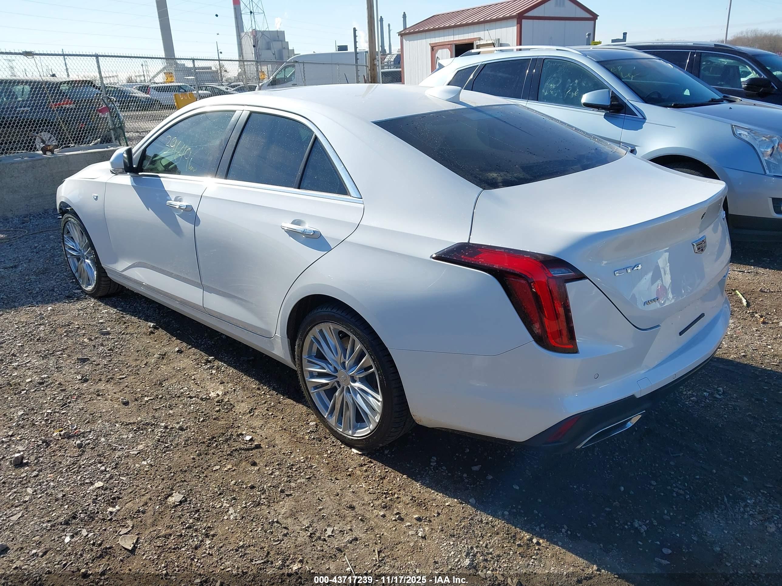 CADILLAC CT4 image 3