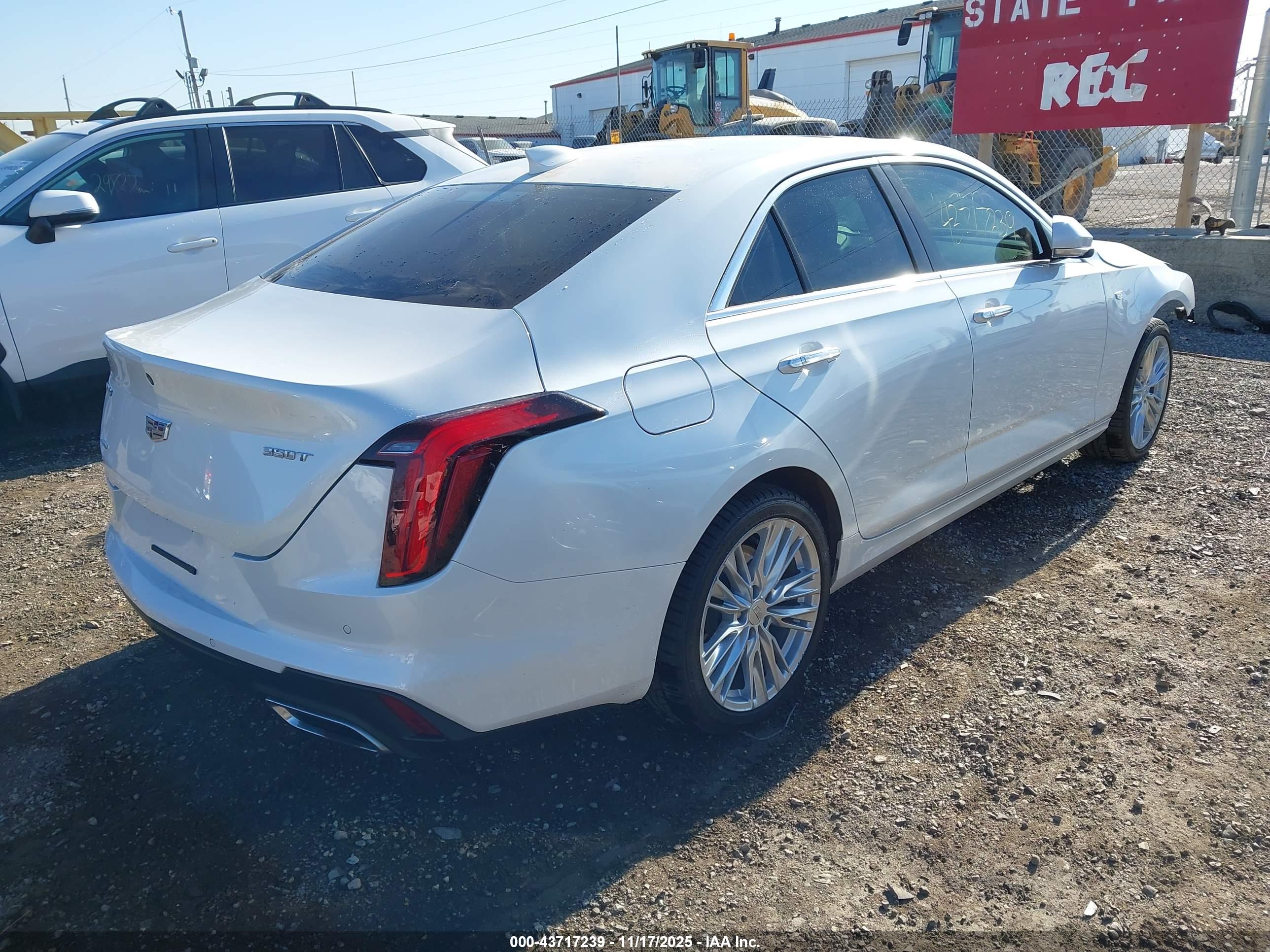 CADILLAC CT4 image 4