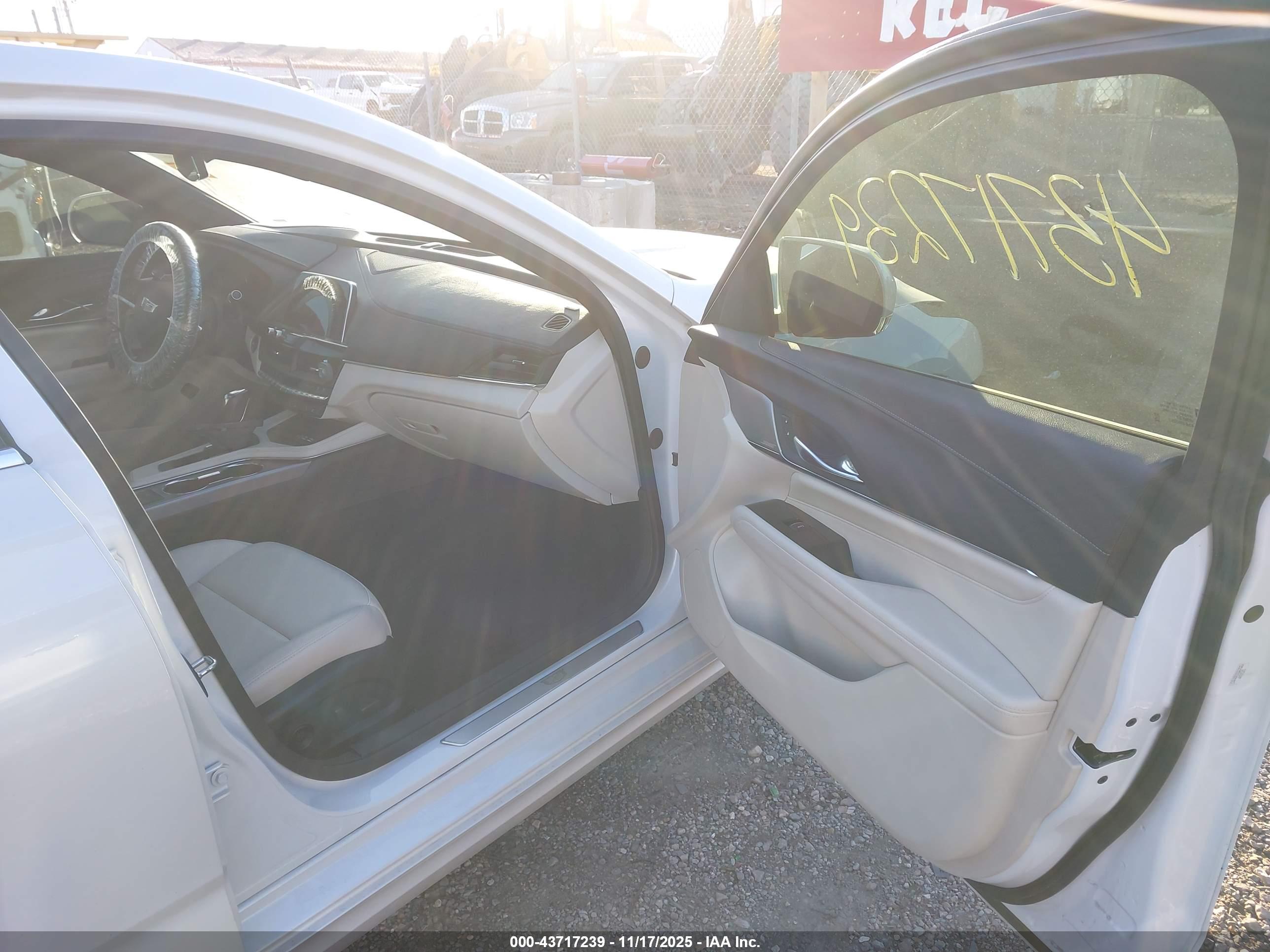 CADILLAC CT4 image 5