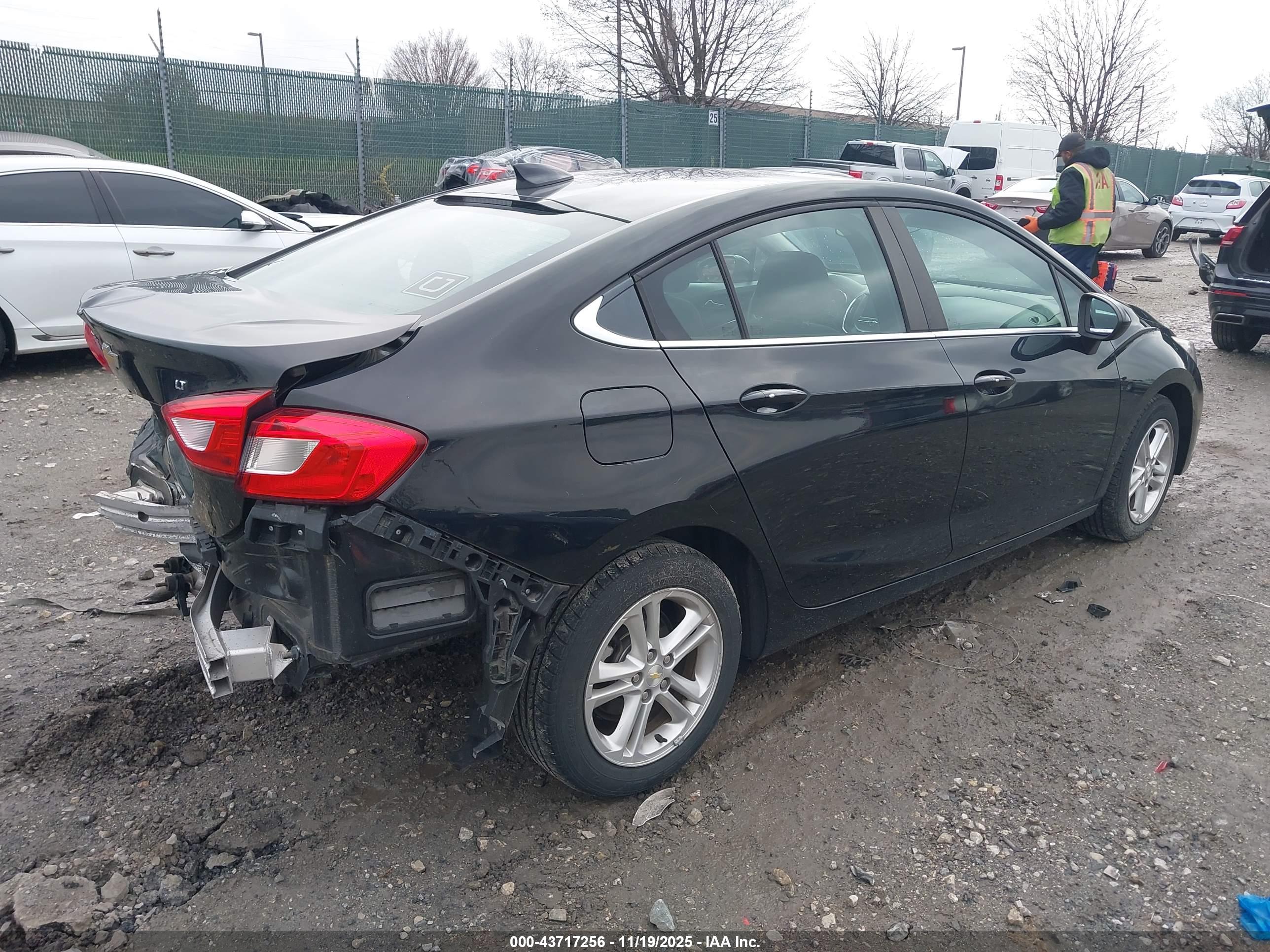 CHEVROLET CRUZE image 4