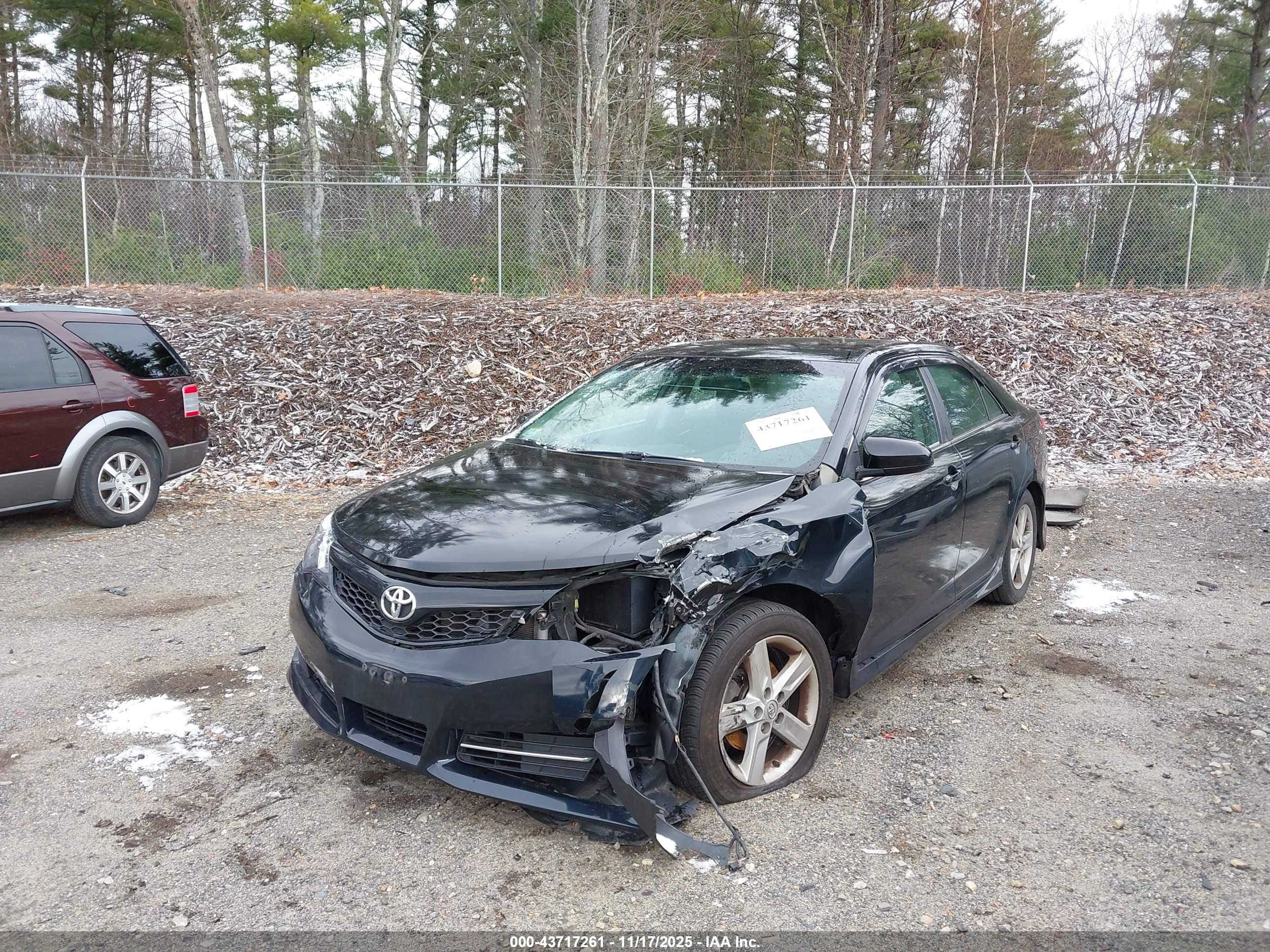 TOYOTA CAMRY image 2