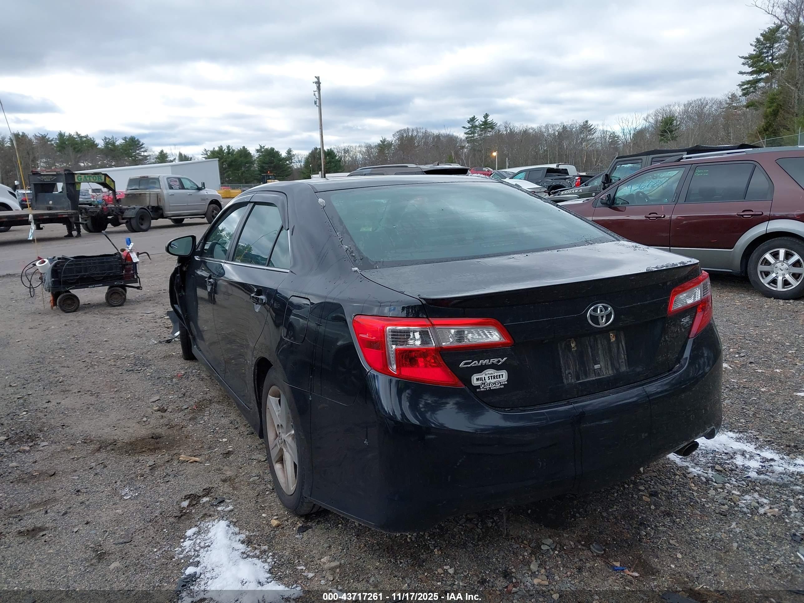 TOYOTA CAMRY image 3