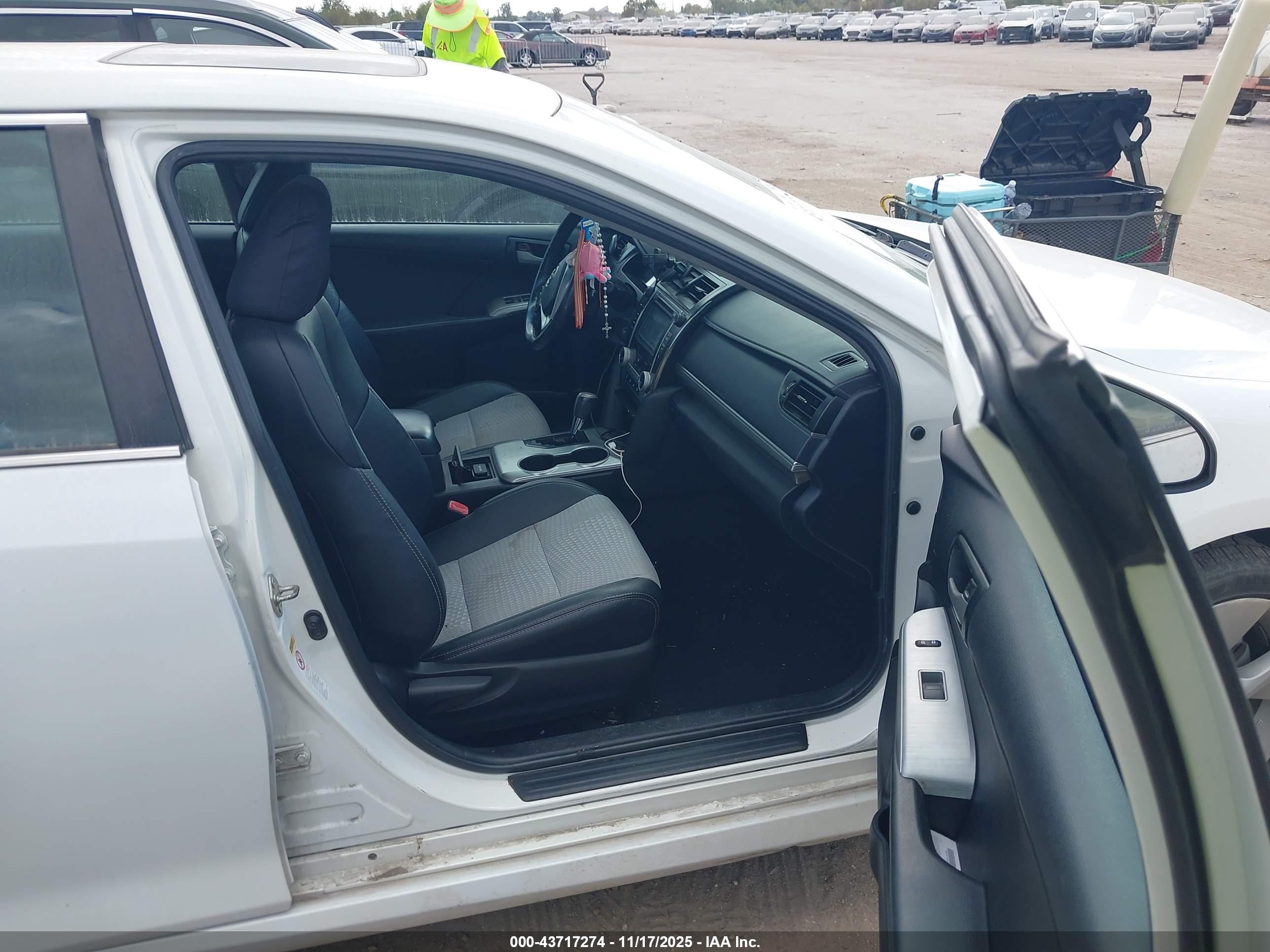 TOYOTA CAMRY image 5