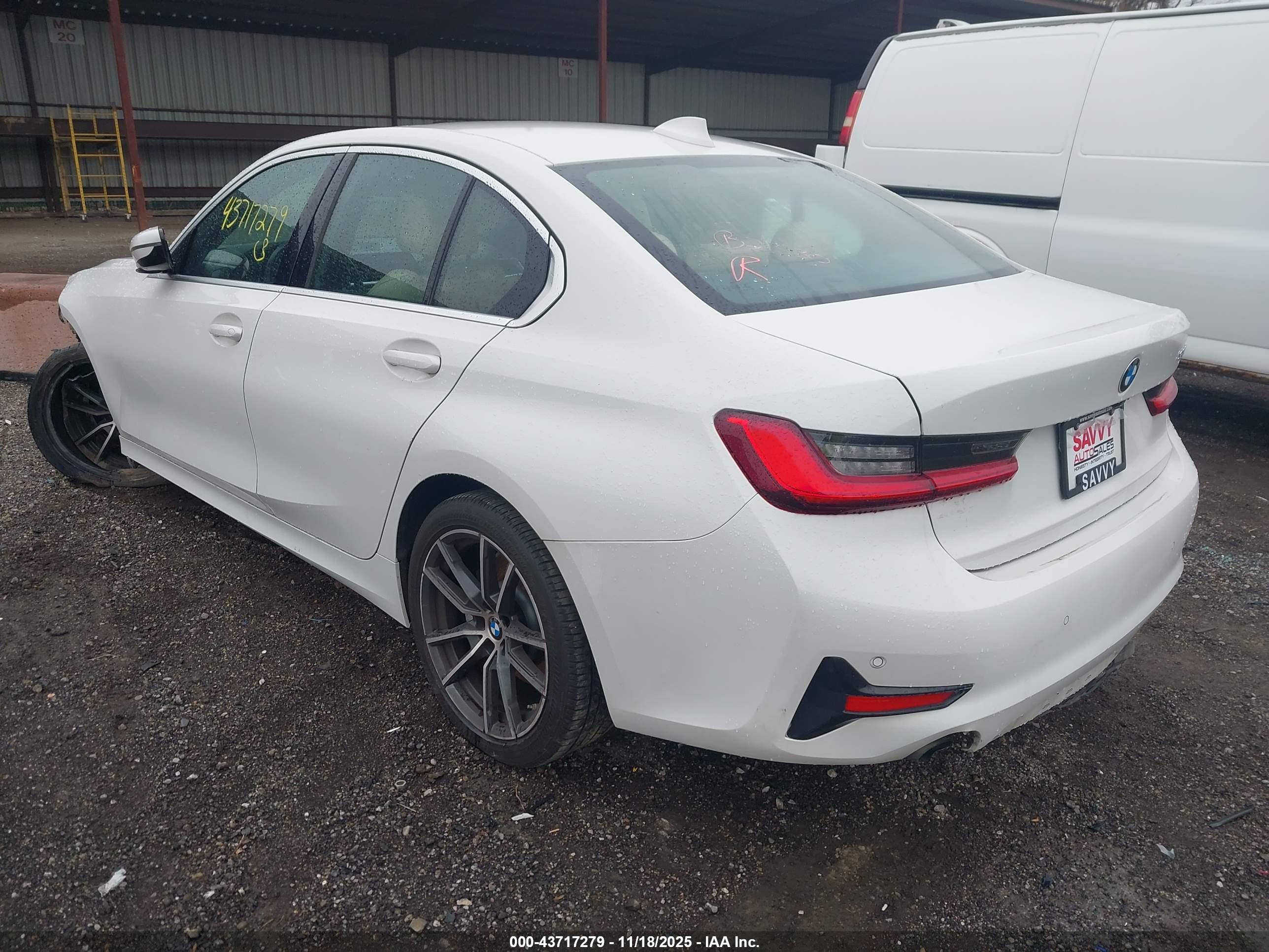 BMW 330I image 3