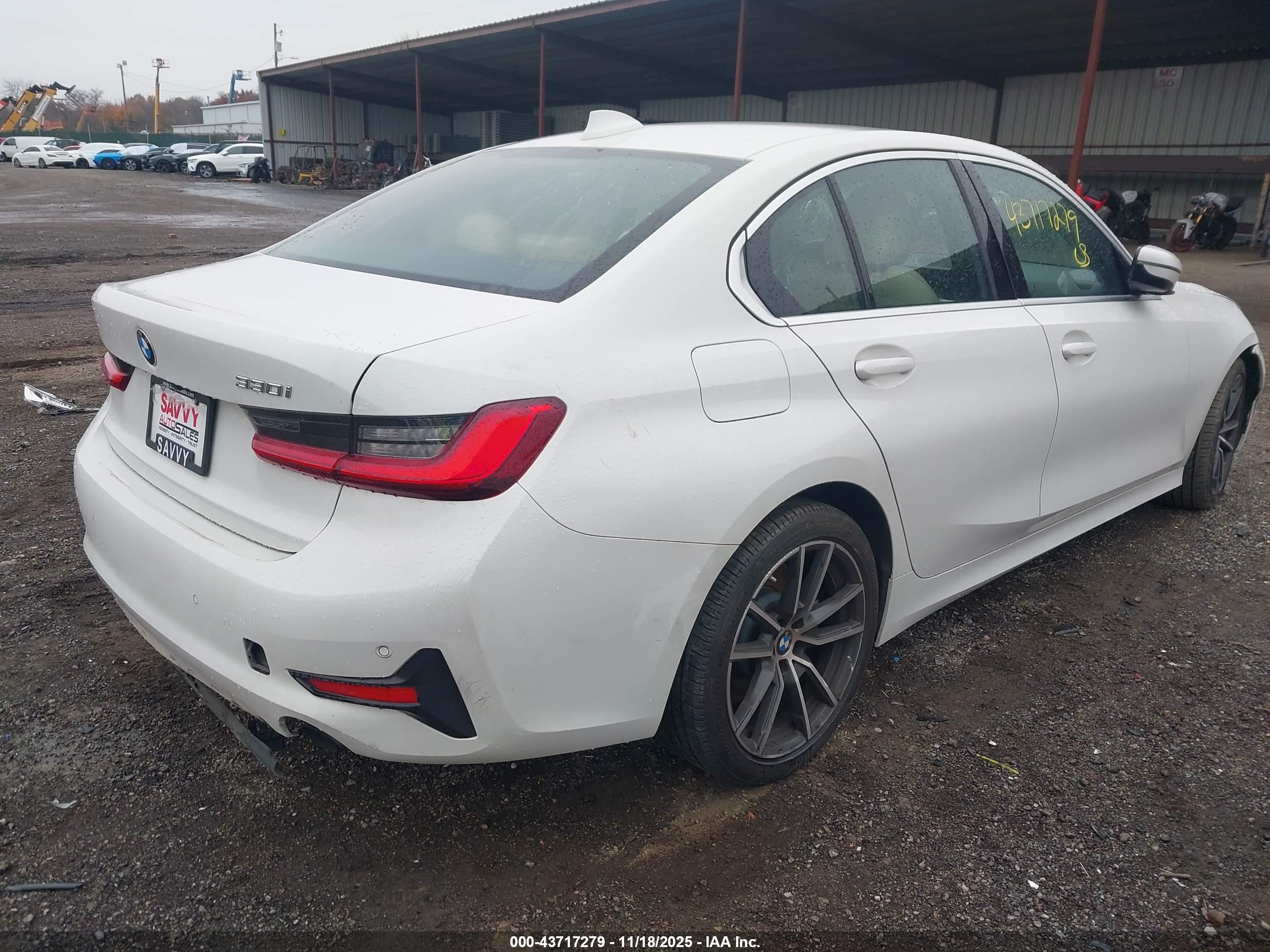 BMW 330I image 4