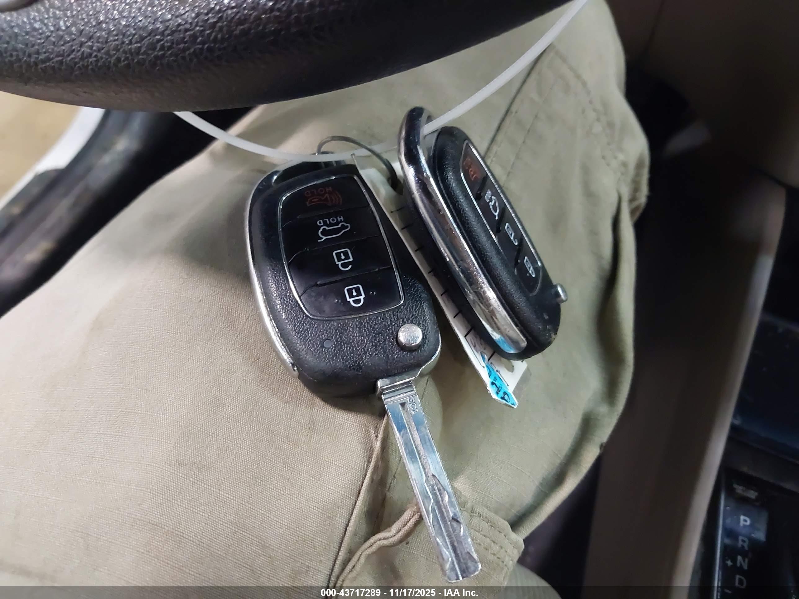 HYUNDAI TUCSON image 11