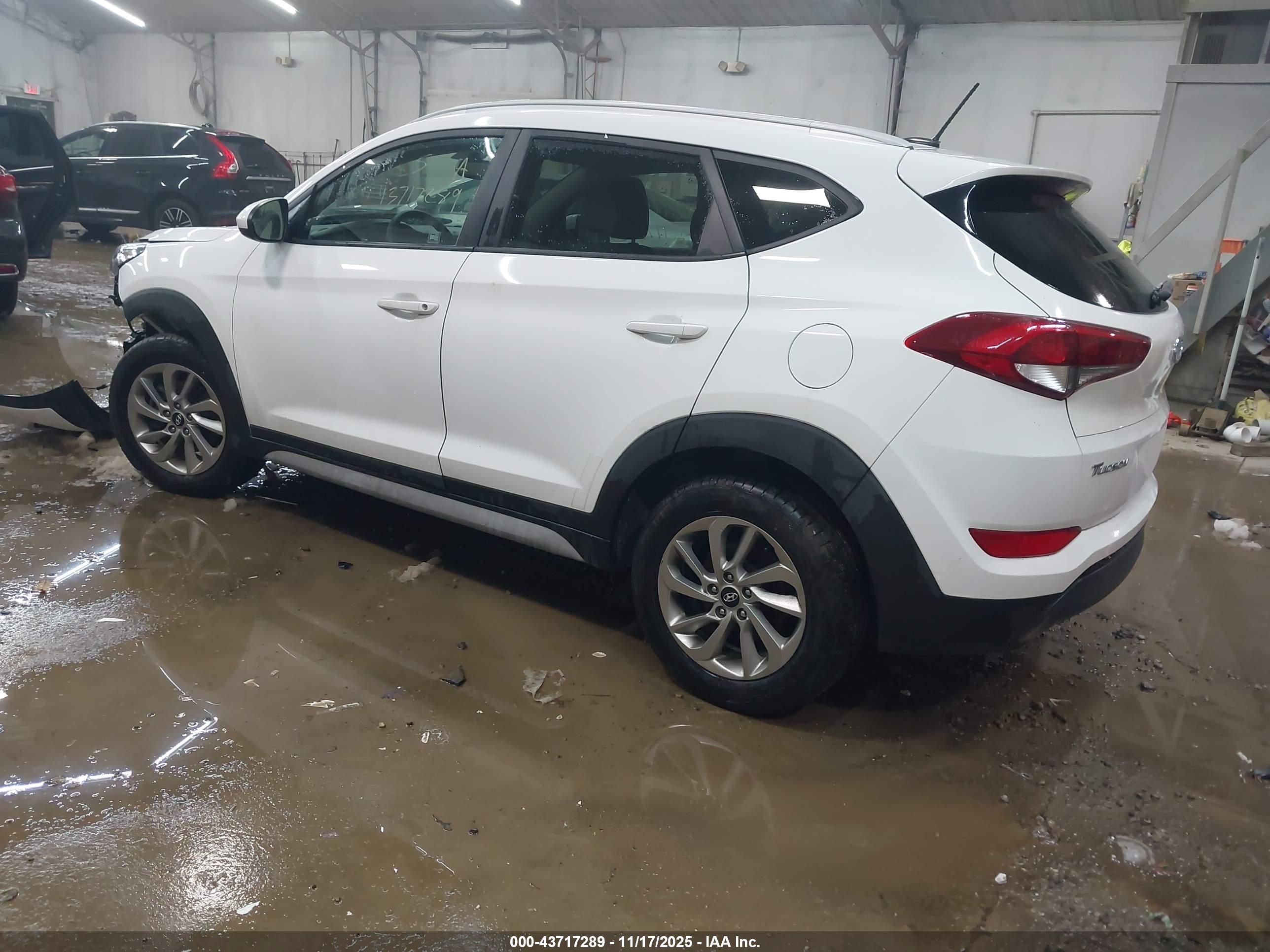 HYUNDAI TUCSON image 3