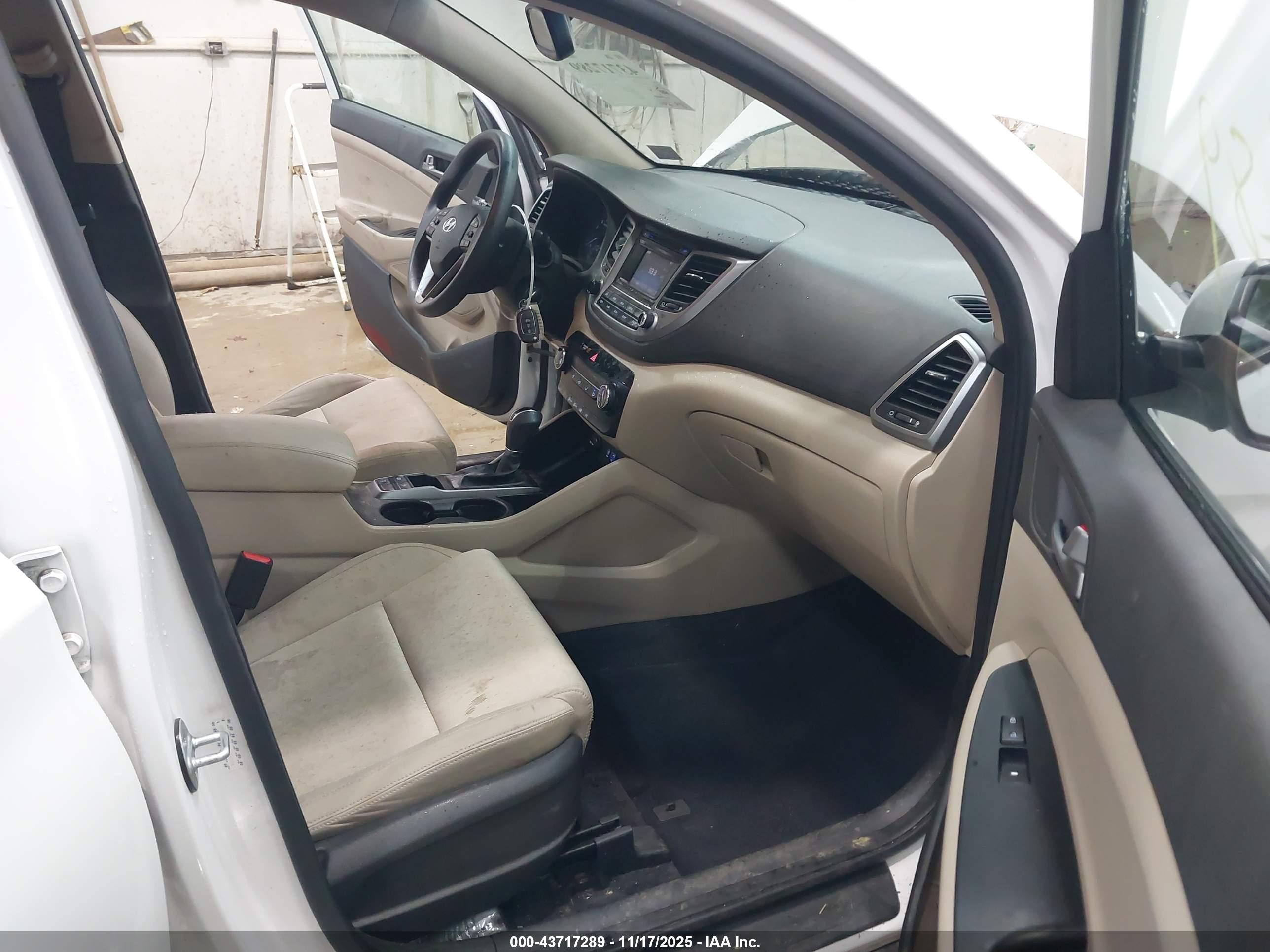 HYUNDAI TUCSON image 5