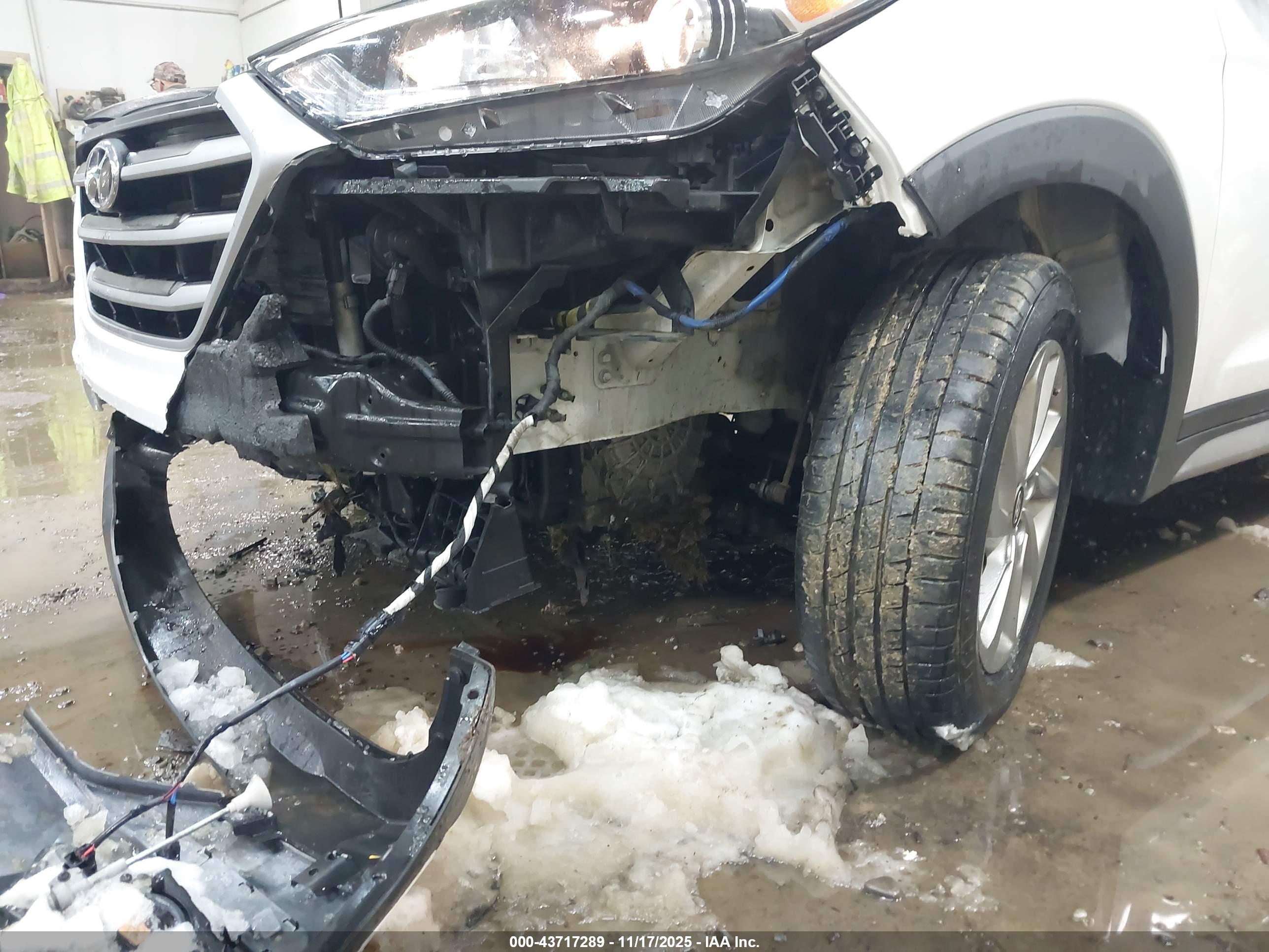 HYUNDAI TUCSON image 6