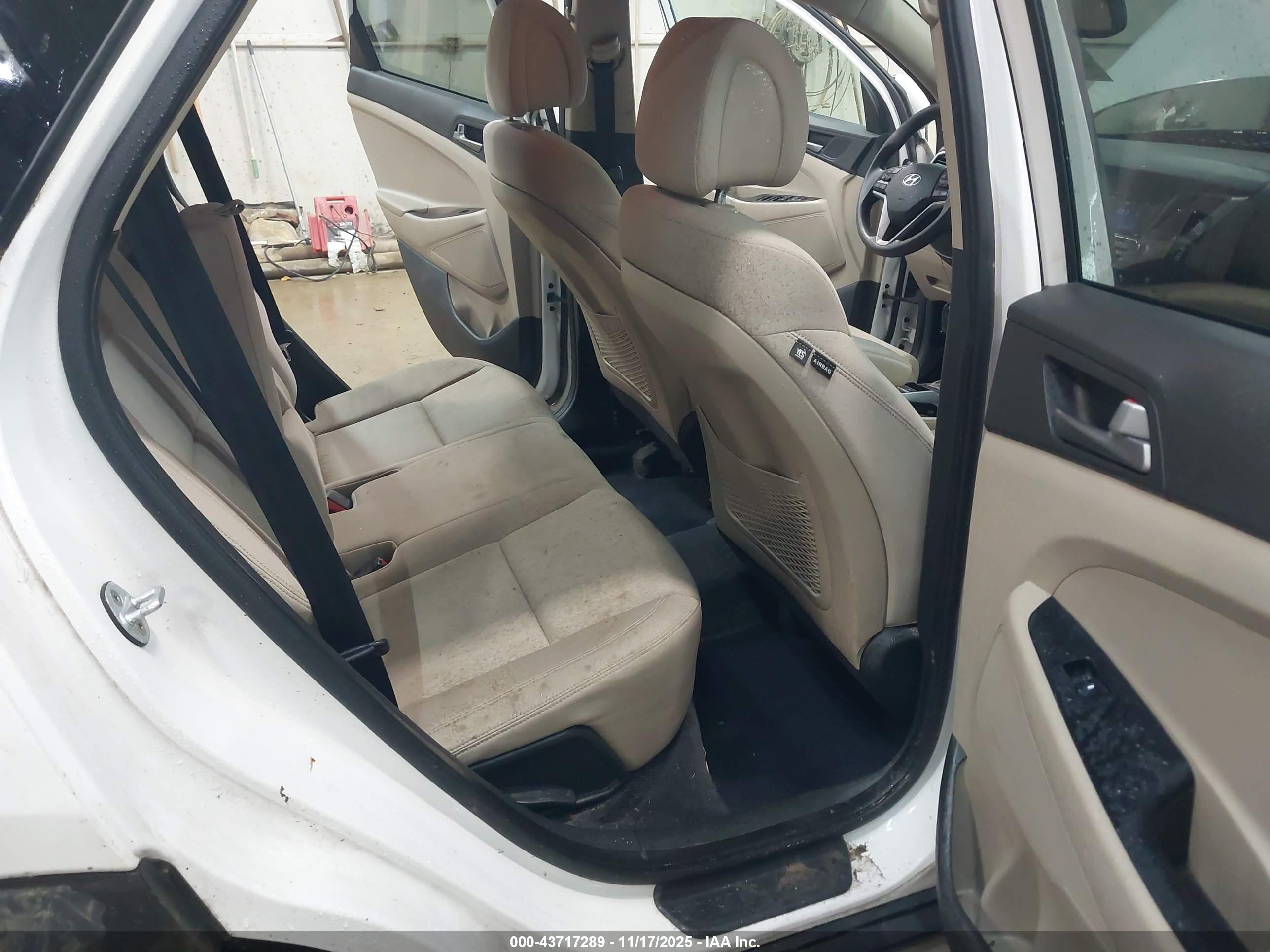 HYUNDAI TUCSON image 8