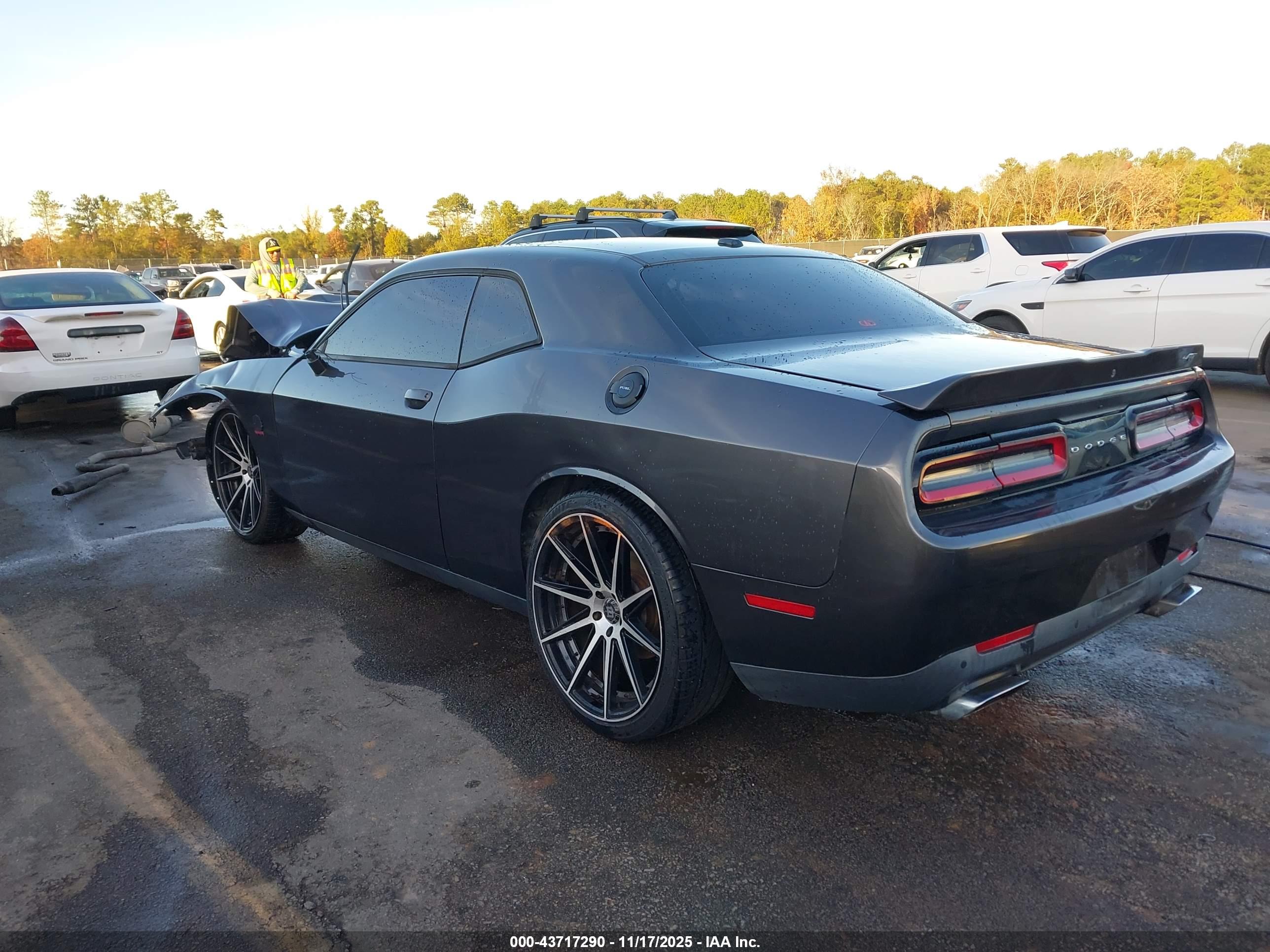 DODGE CHALLENGER image 3