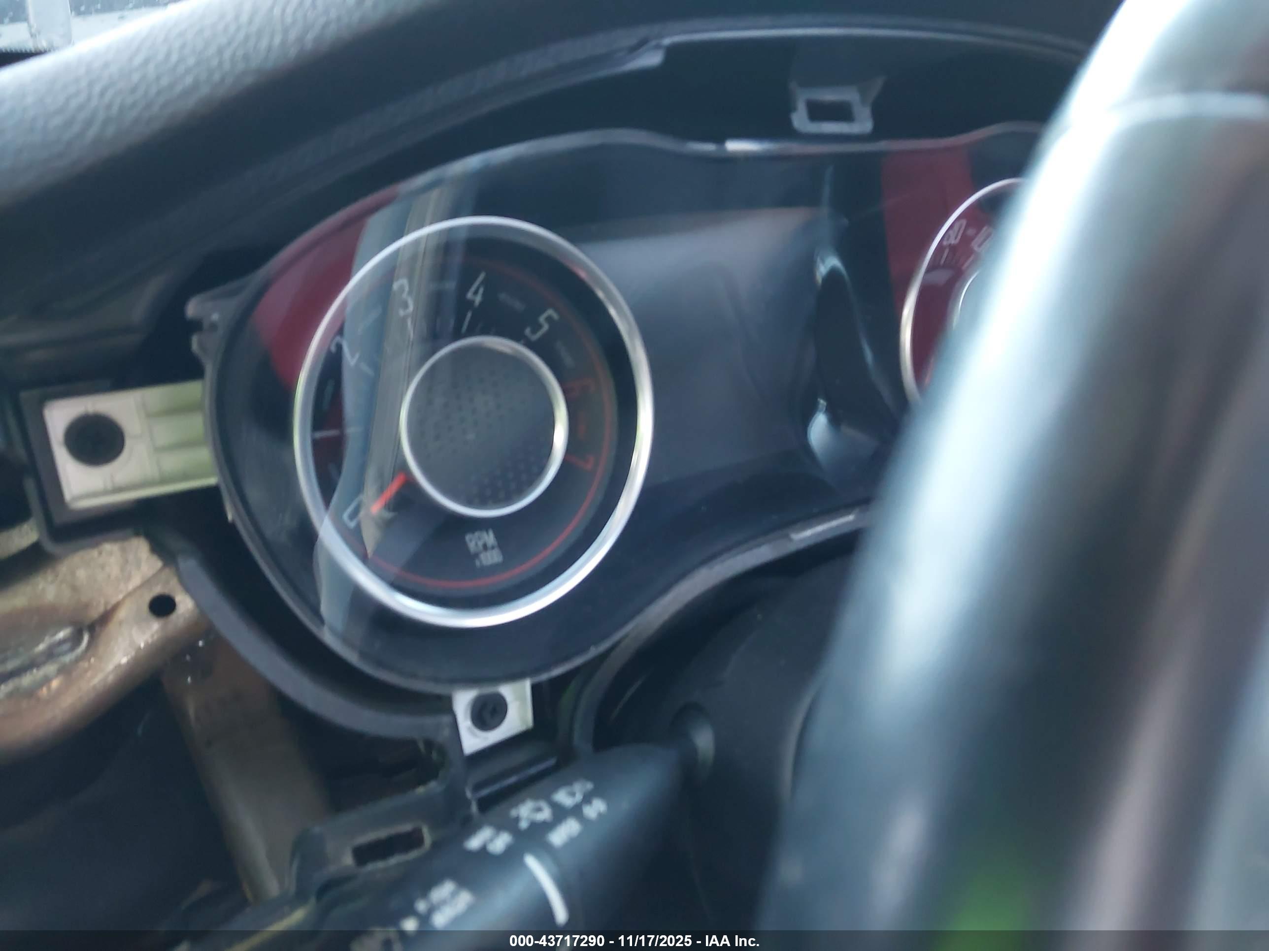 DODGE CHALLENGER image 7