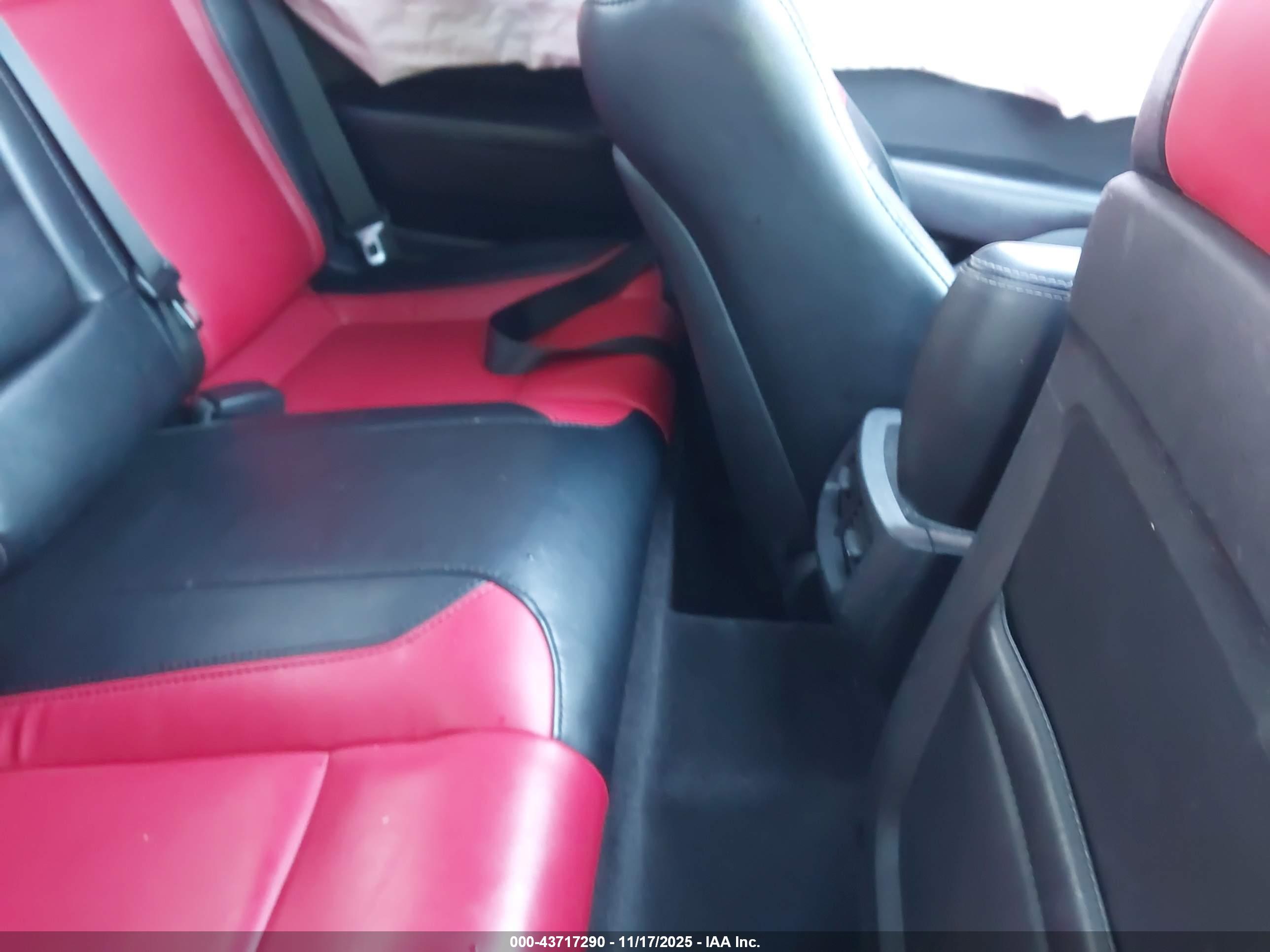 DODGE CHALLENGER image 8