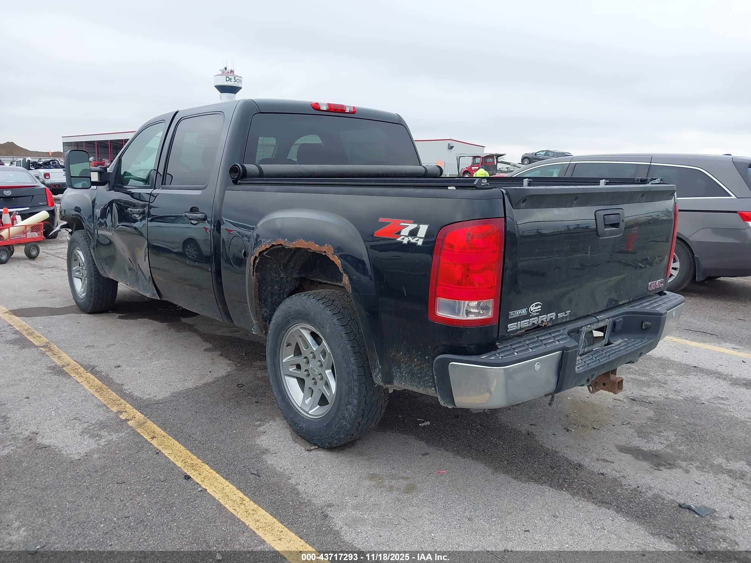 GMC SIERRA image 3
