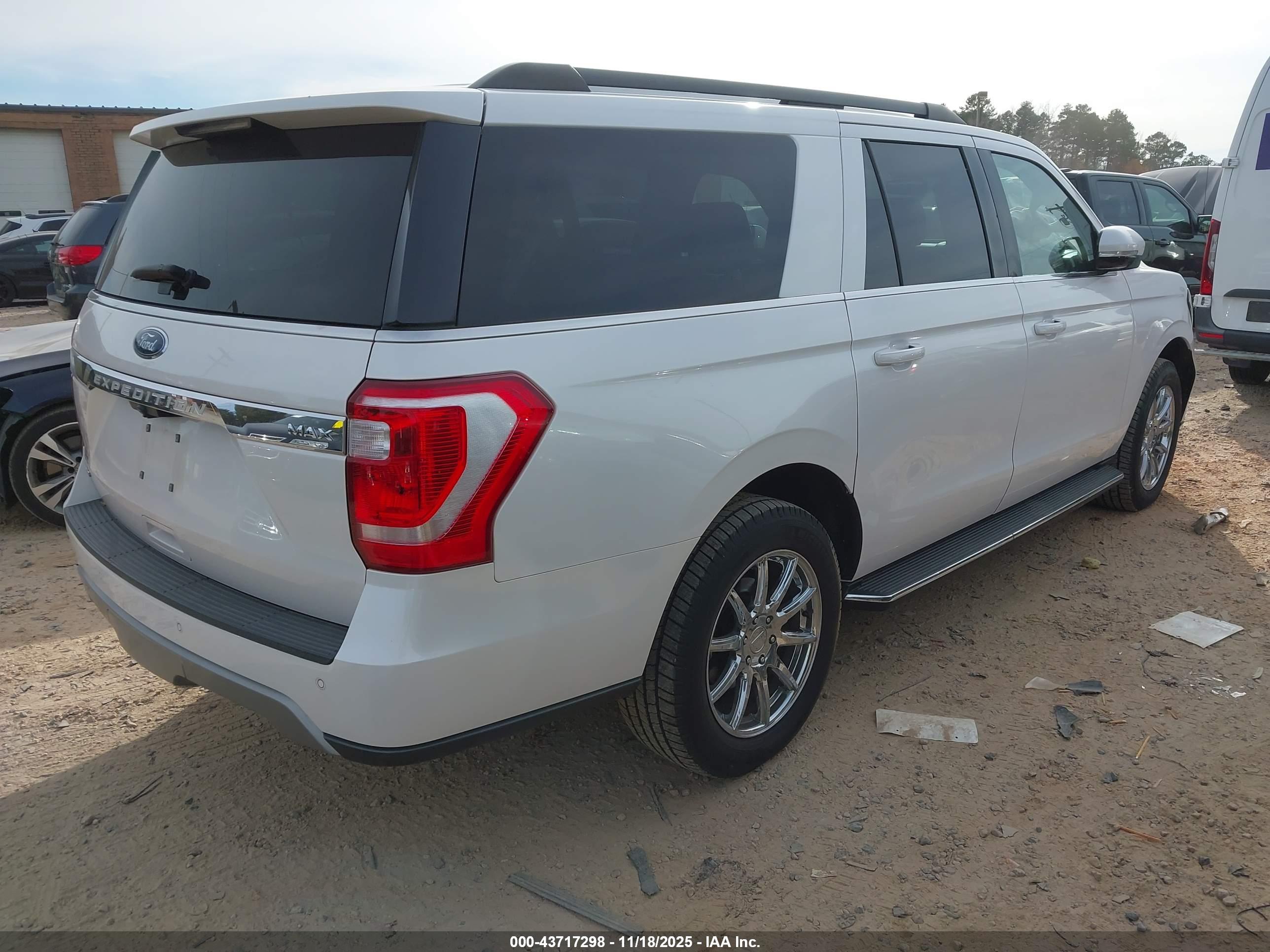 FORD EXPEDITION image 4