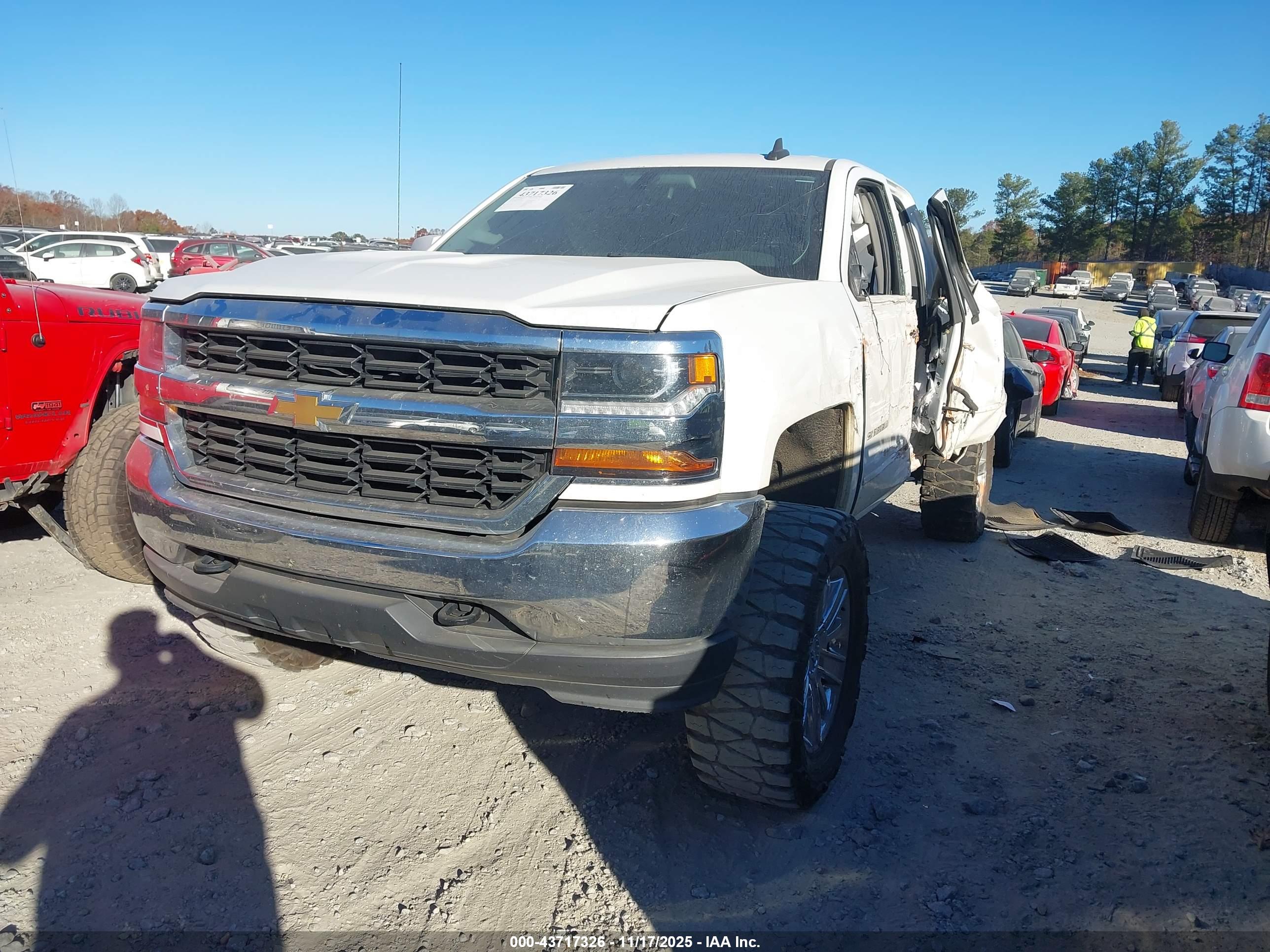 CHEVROLET SILVERADO image 2